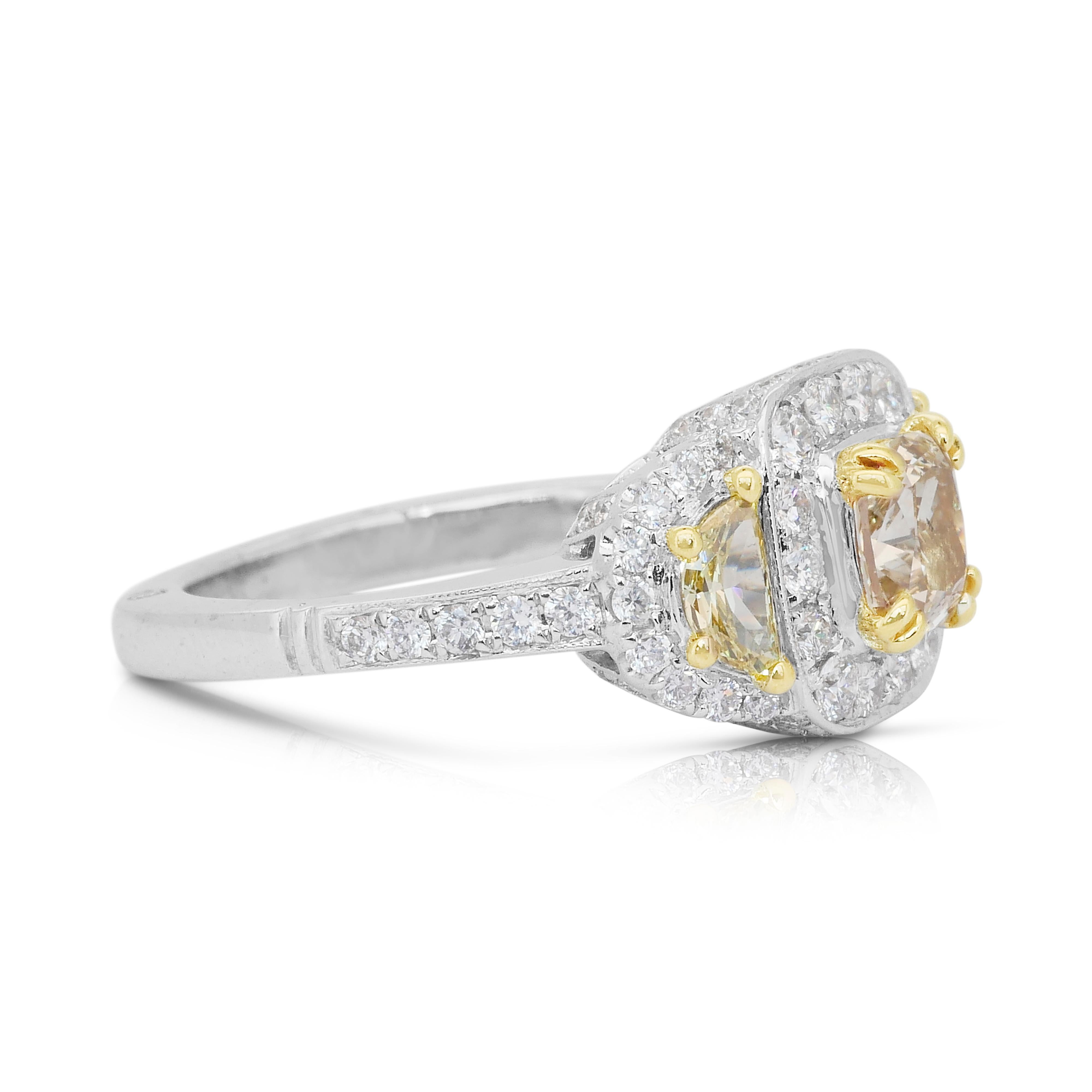 Opulente bague halo de 3,58ct diamants en or jaune et blanc 18k - Certifiée IGI Neuf - En vente à רמת גן, IL