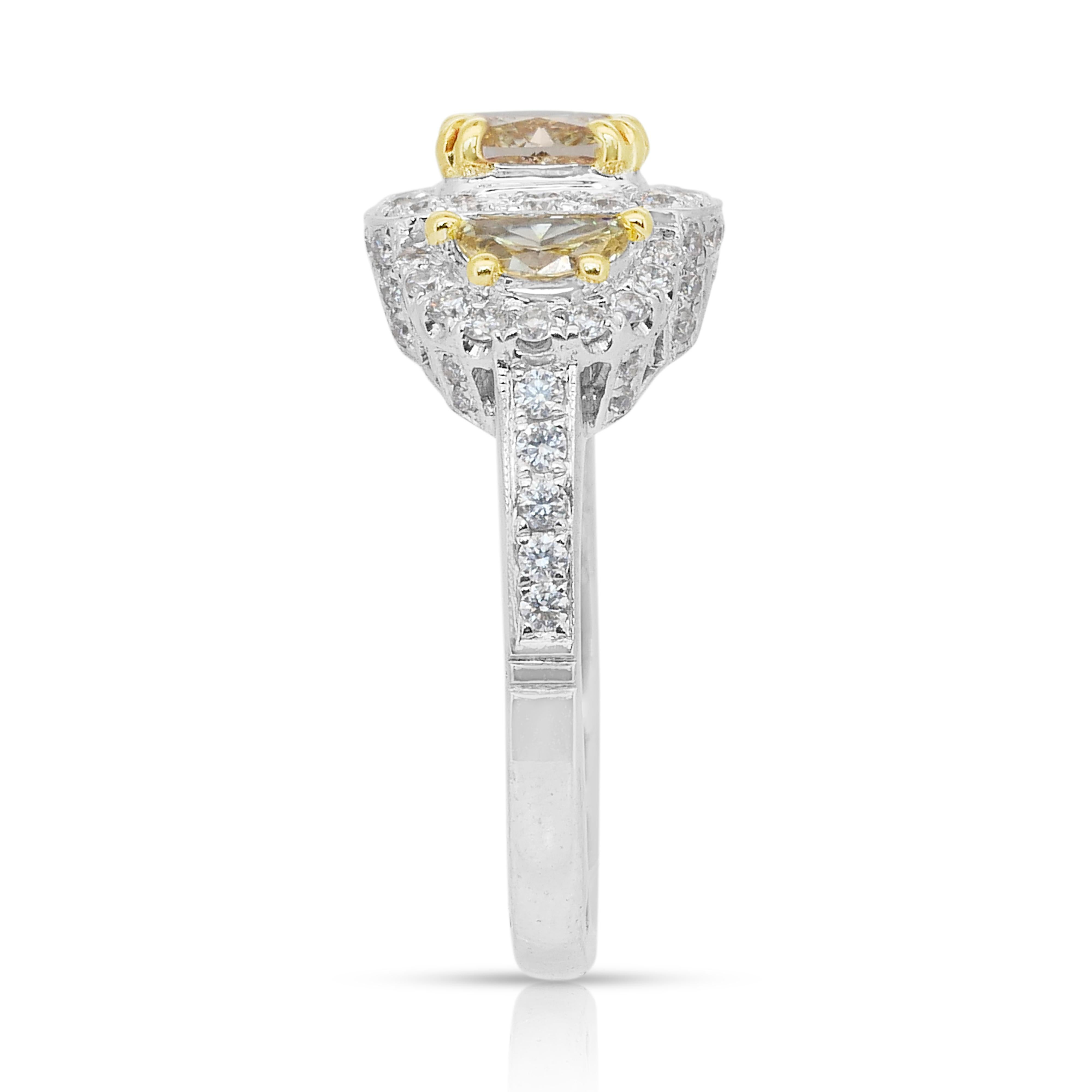 Opulente bague halo de 3,58ct diamants en or jaune et blanc 18k - Certifiée IGI en vente 2