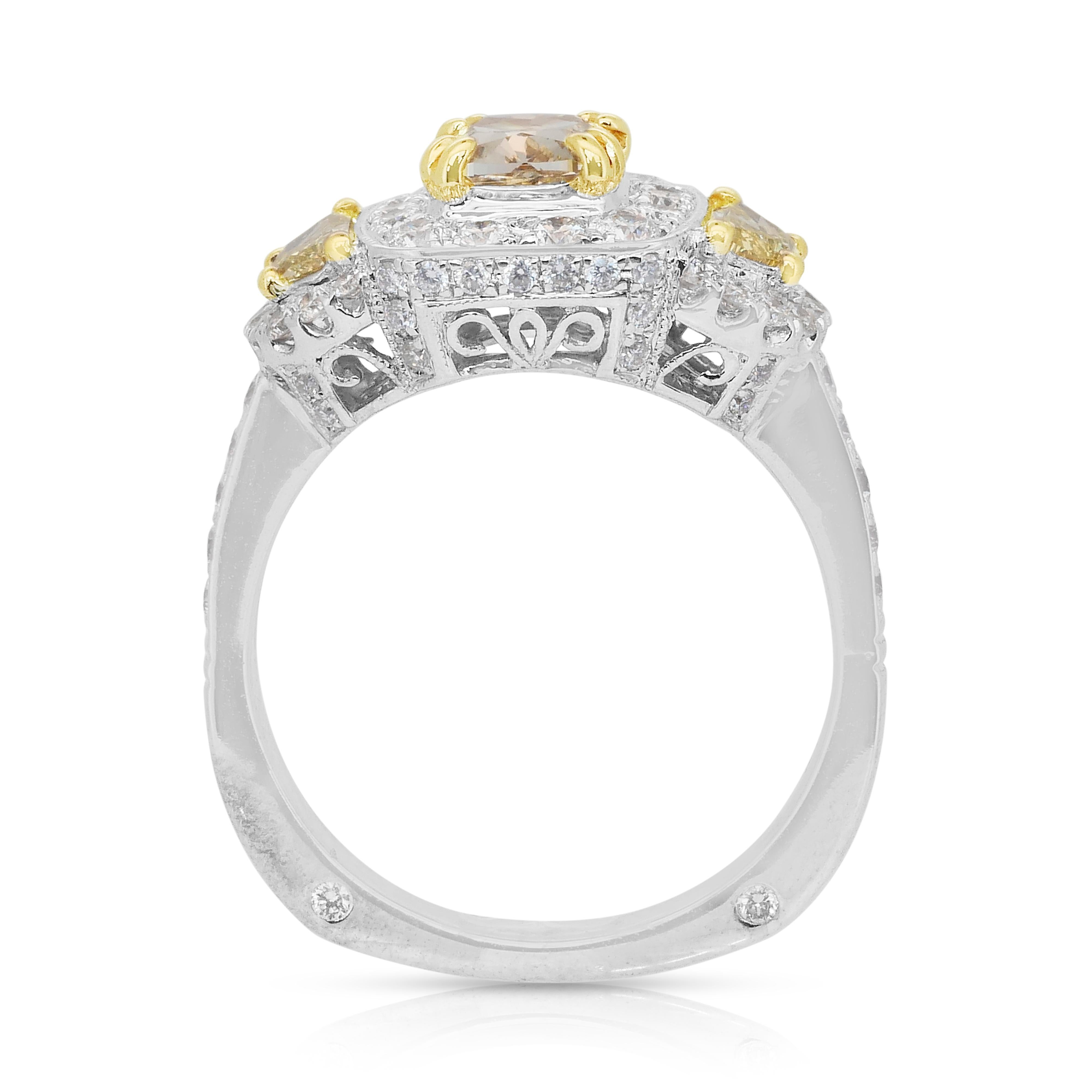 Opulente bague halo de 3,58ct diamants en or jaune et blanc 18k - Certifiée IGI en vente 4