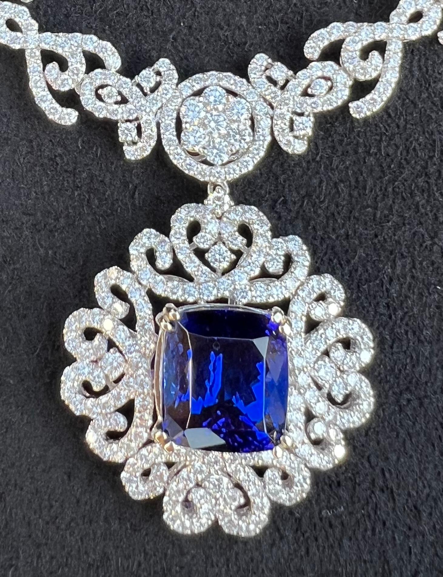 Opulent 43.56 Carat AAAA Intense Blue Tanzanite and Diamond 18K Gold Necklace In Excellent Condition In Tustin, CA