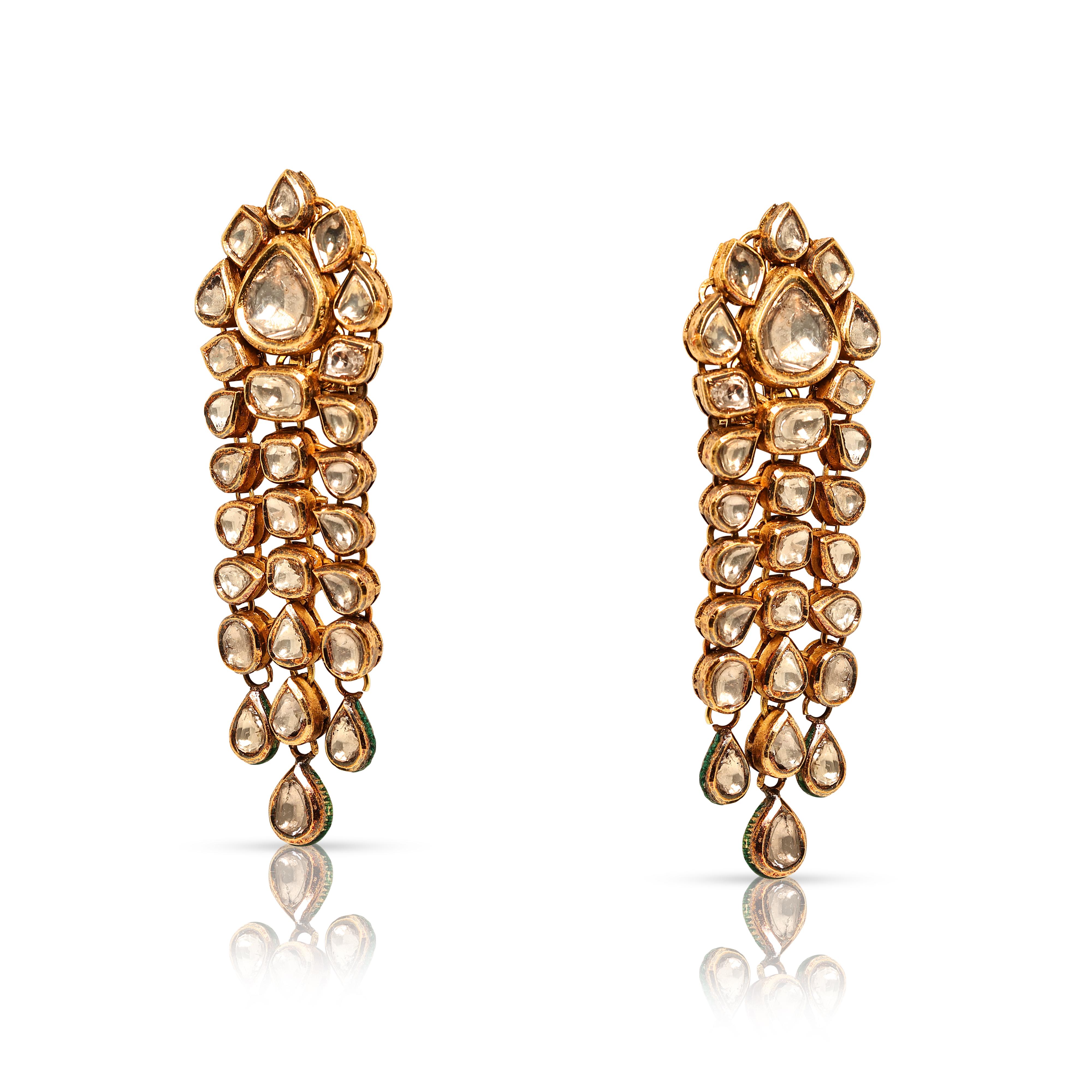 Boucles d'oreilles opulentes en or jaune 20 carats et diamants naturels de 52 carats Excellent état - En vente à רמת גן, IL