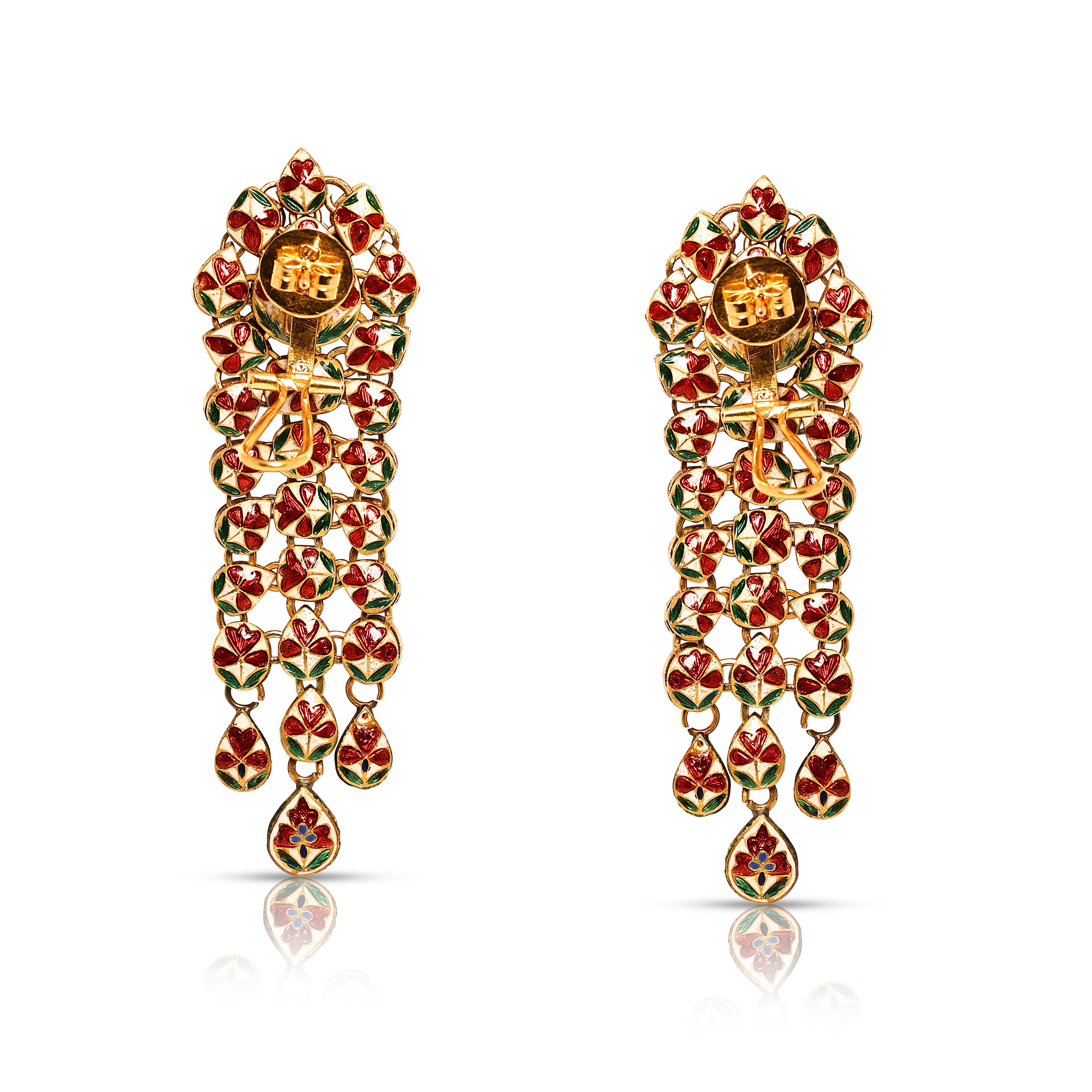 Boucles d'oreilles opulentes en or jaune 20 carats et diamants naturels de 52 carats en vente 2