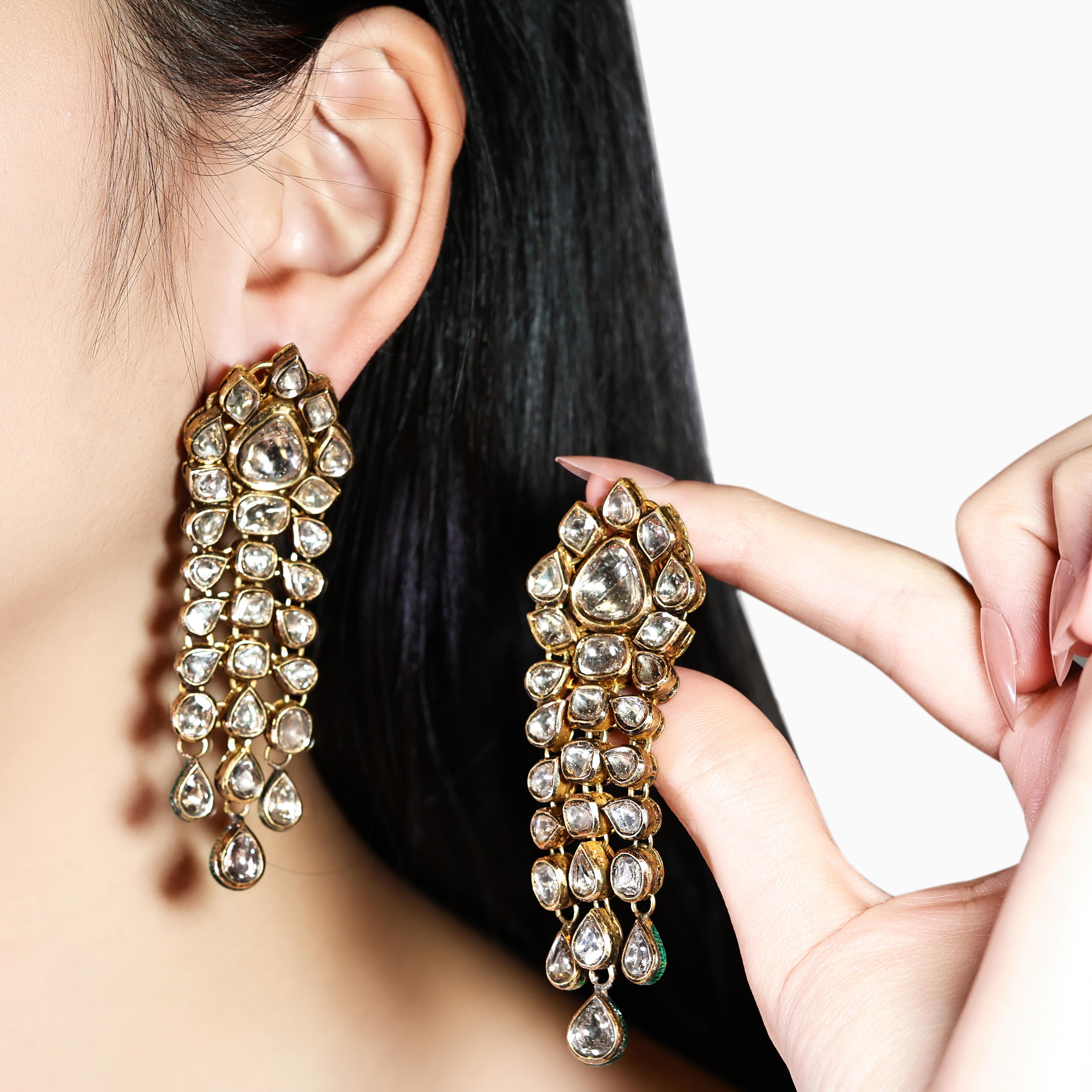 Boucles d'oreilles opulentes en or jaune 20 carats et diamants naturels de 52 carats en vente 3