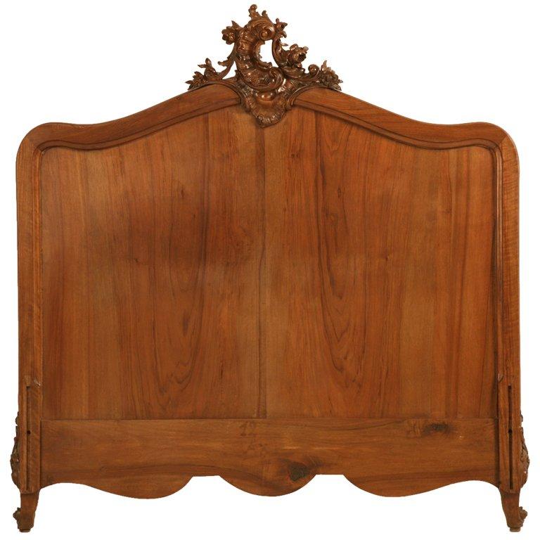 Antikes französisches Rokoko- oder Louis XV.-Kopfteil aus Nussbaumholz in voller Breite, um 1900