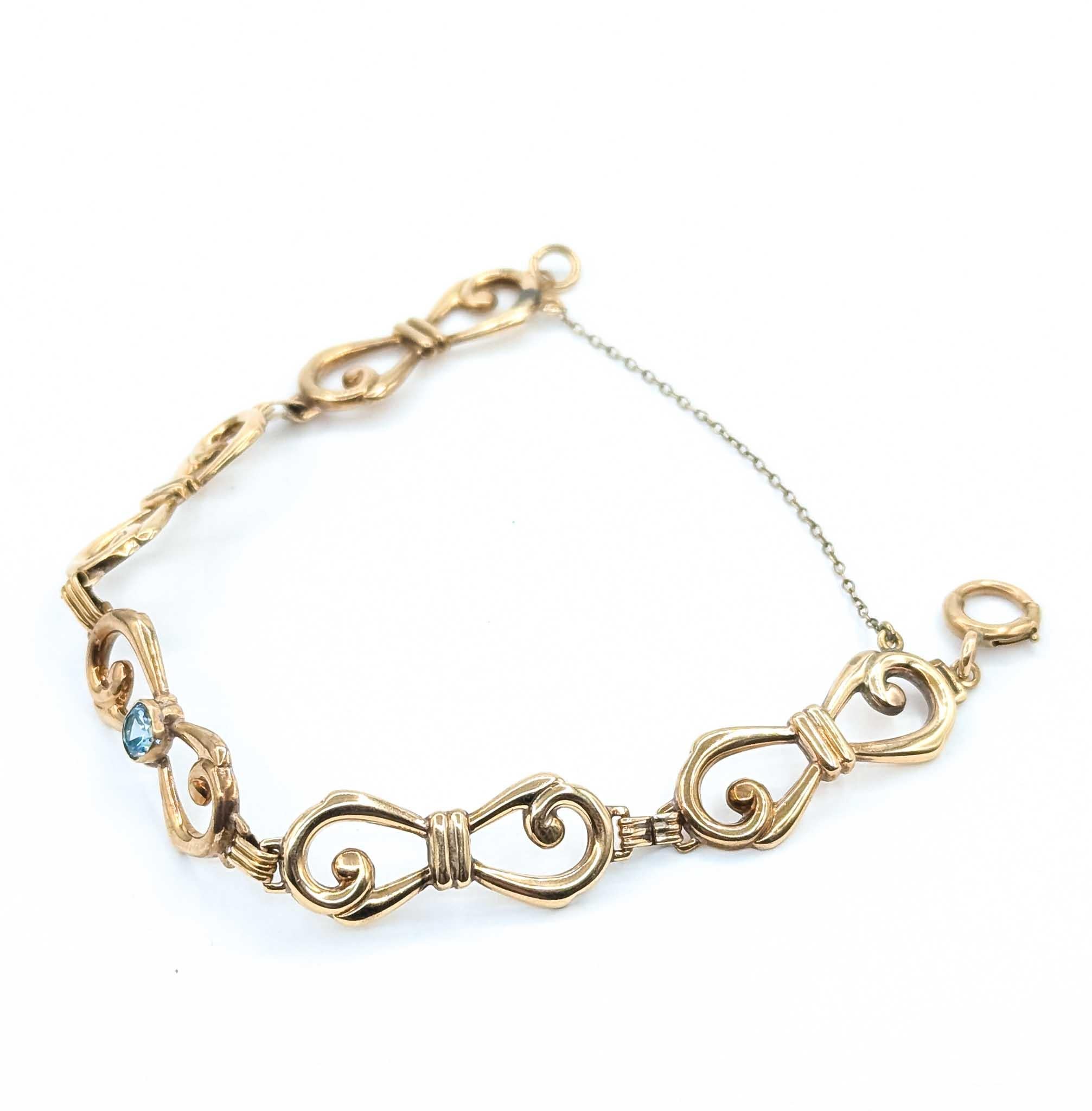 Opulent Blue Zircon 10k Gold Fancy Link Bracelet In condizioni ottime in vendita a Bloomington, MN