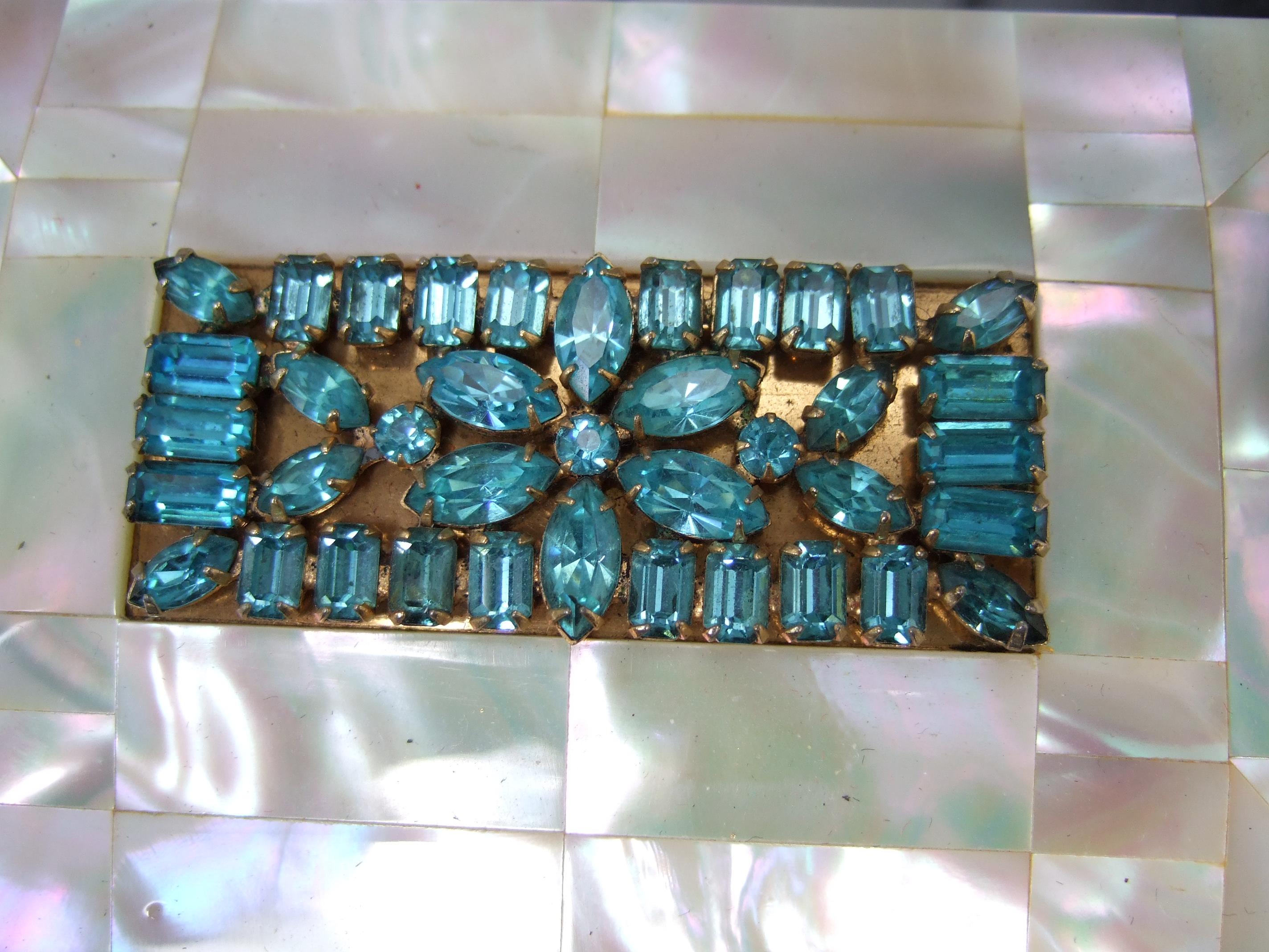 Opulent sac de soirée compact incrusté de cristaux et de nacre d'Elgin, années 1950 en vente 10