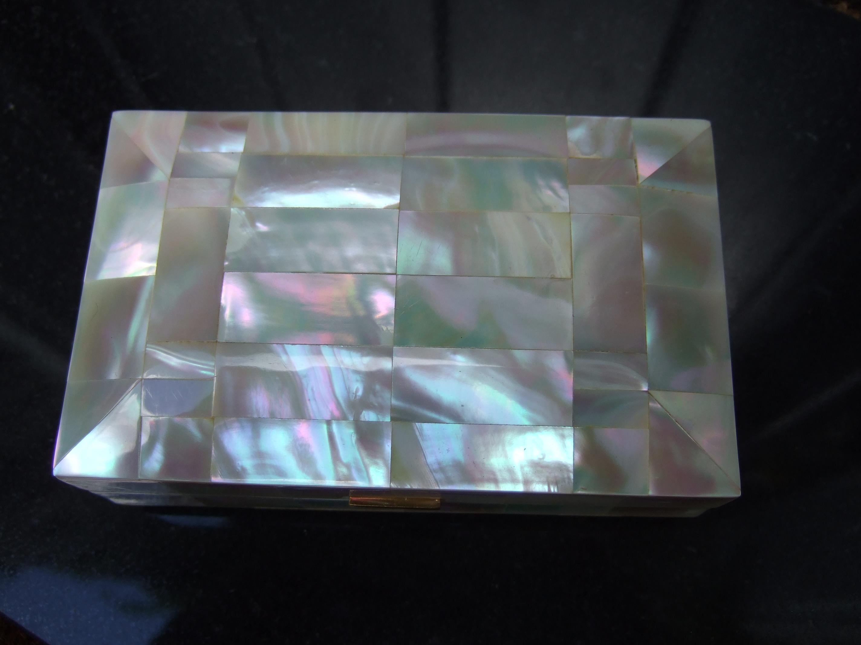 Opulent Mother of Pearl Crystal Encrusted Compact Evening Bag by Elgin c 1950s For Sale 10