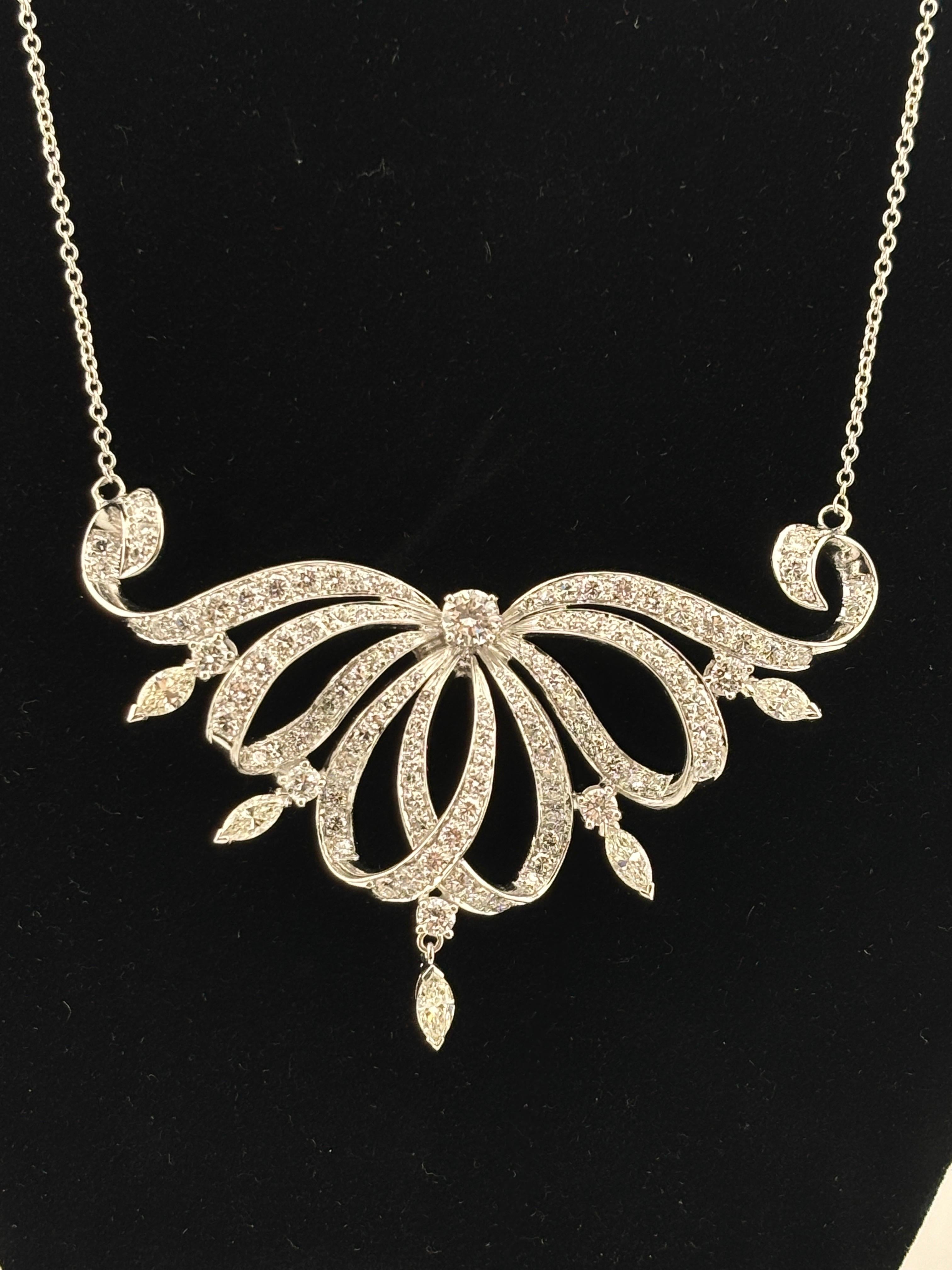 Taglio brillante Opulenta collana di platino e diamanti naturali in vendita