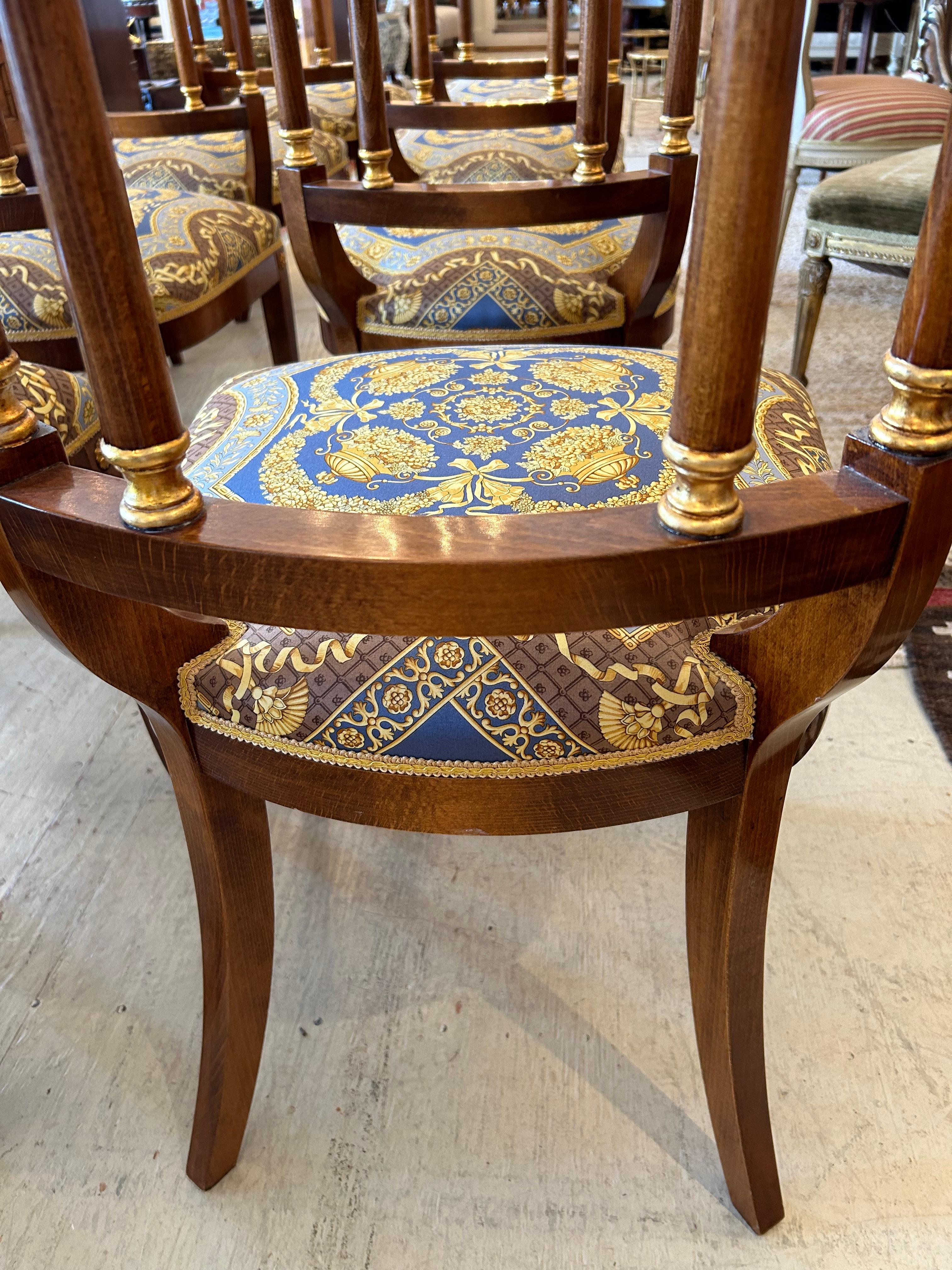 Opulenter Satz von 8 Esszimmerstühlen im Empire-Stil mit Versace-Polsterung im Angebot 6