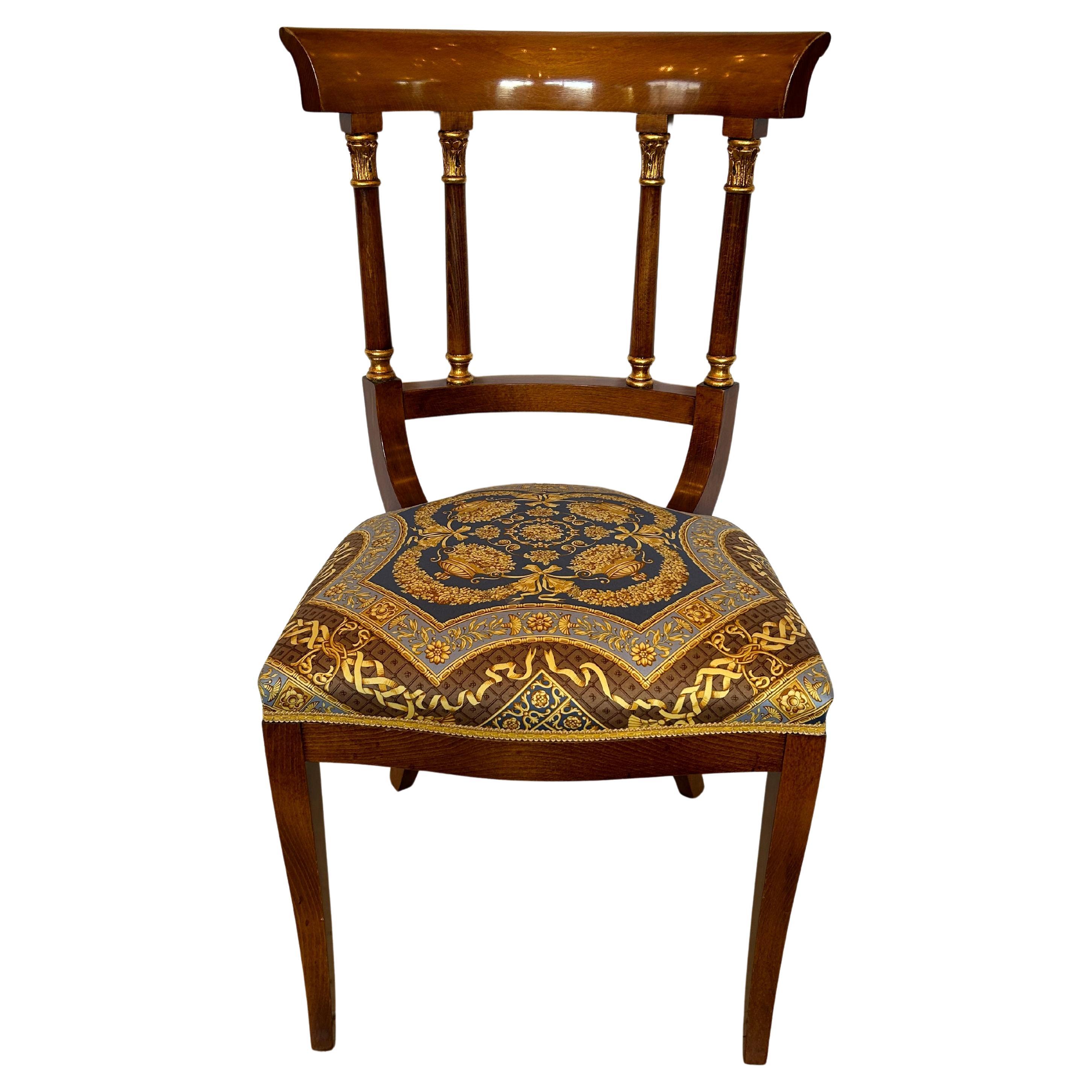 Américain Opulent ensemble de 8 chaises de salle à manger de style Empire avec tapisserie Versace en vente