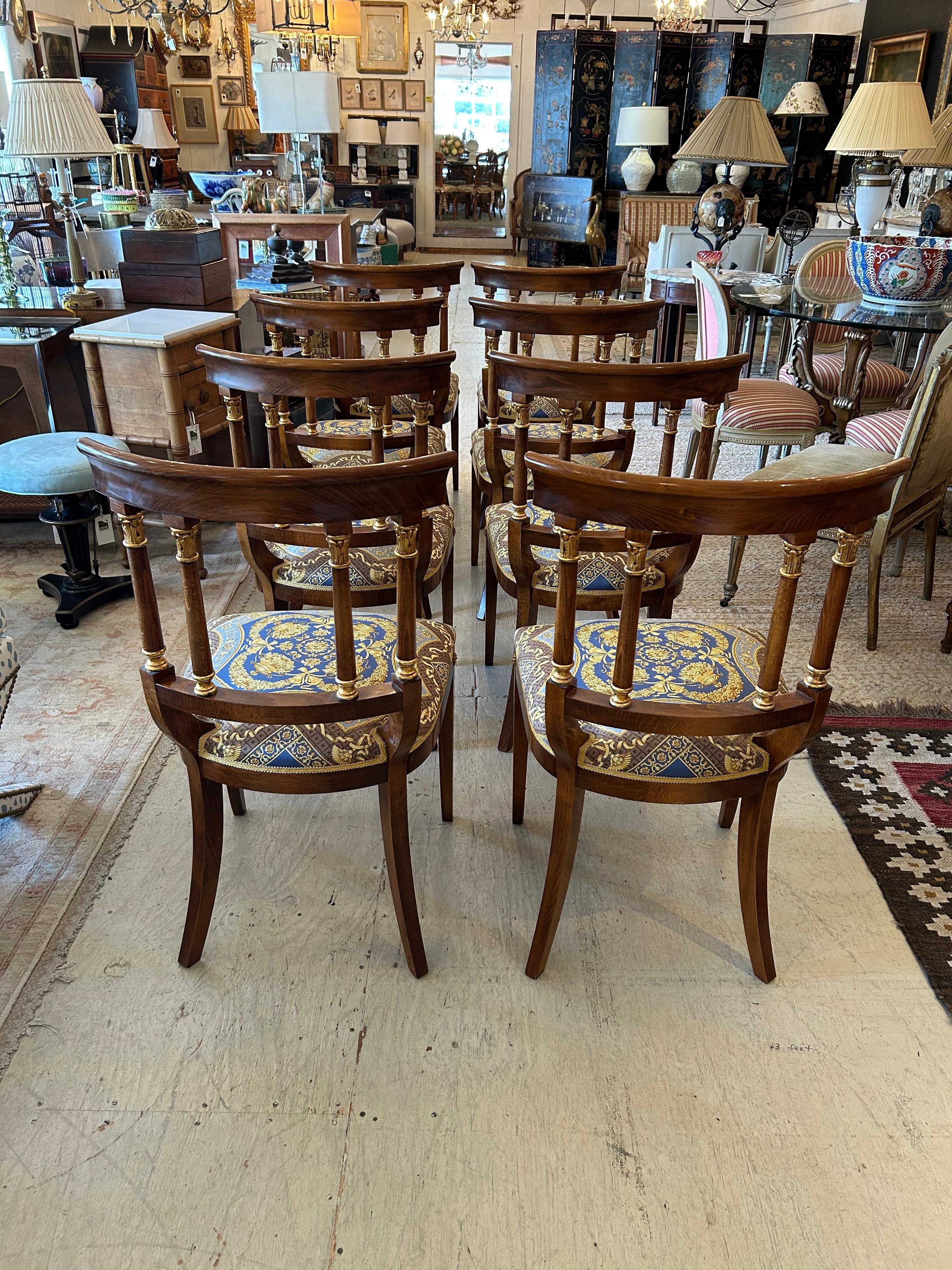 Opulenter Satz von 8 Esszimmerstühlen im Empire-Stil mit Versace-Polsterung im Angebot 3