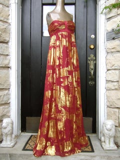 Robe somptueuse en mousseline de soie bordeaux et or métallisé, créée par Aidan Mattox au XXIe siècle