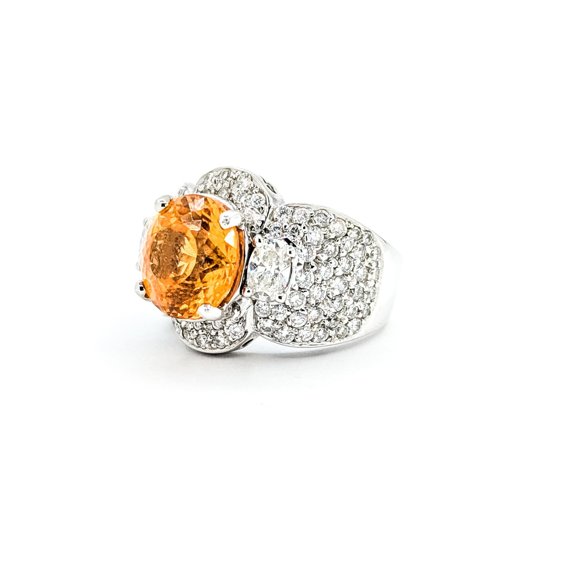 Contemporain Opulente bague en grenat spessarite et diamant en 18k en vente