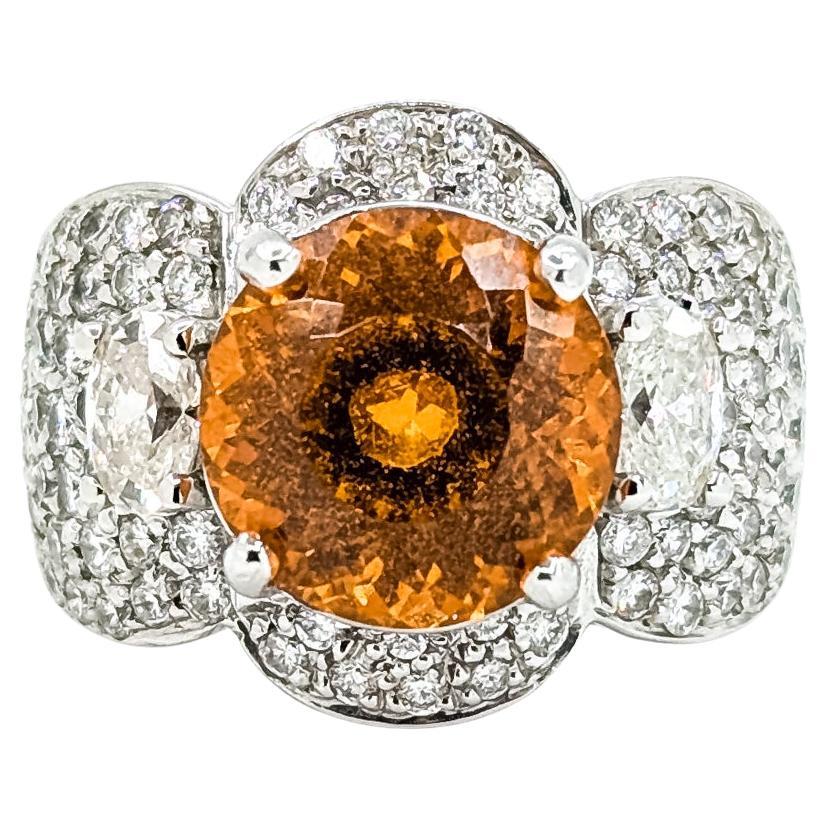 Opulenter Spessarit-Granat
Diamant-Ring in 18k