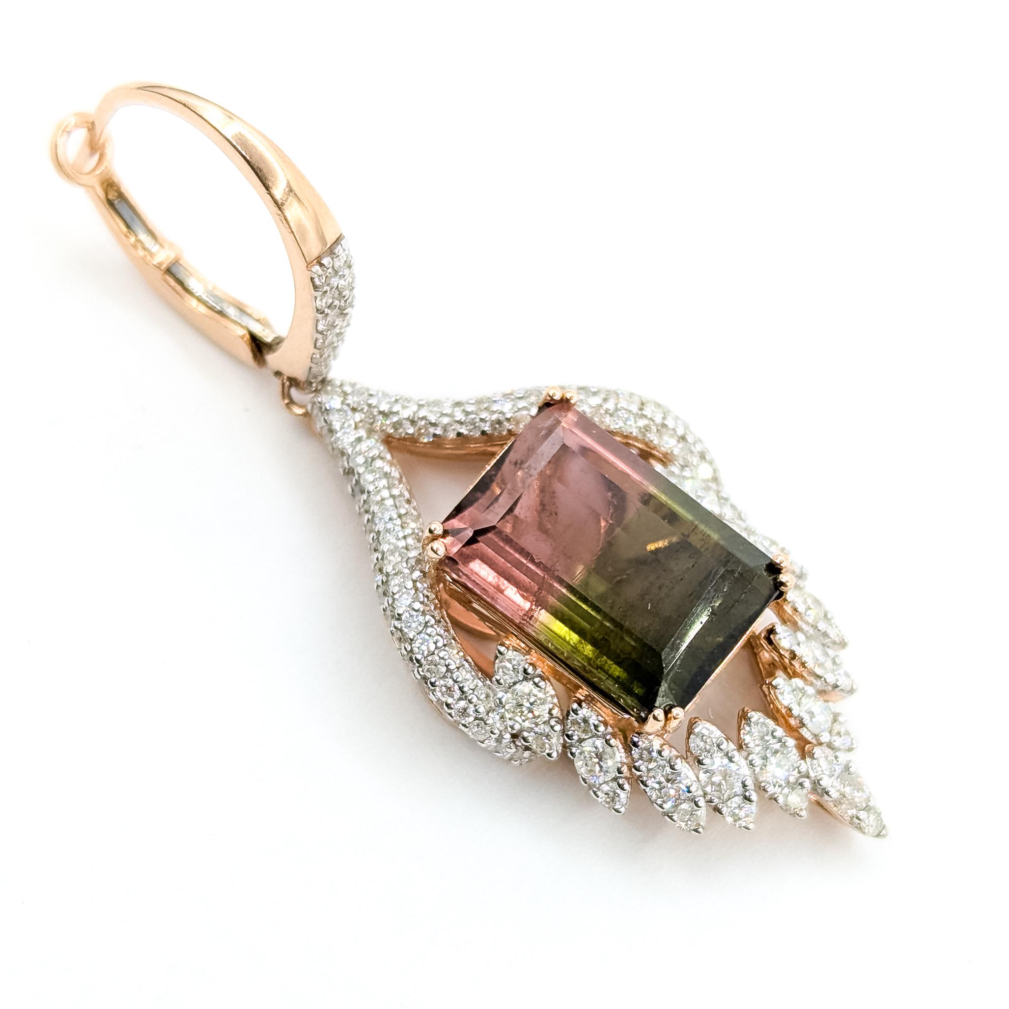Boucles d'oreilles opulentes en or rose 14k avec tourmaline melon d'eau et diamant

Ces boucles d'oreilles pendantes à levier présentent deux tourmalines pastèque bicolores exceptionnelles d'une valeur totale de 13,6ctw. Chaque tourmaline de taille