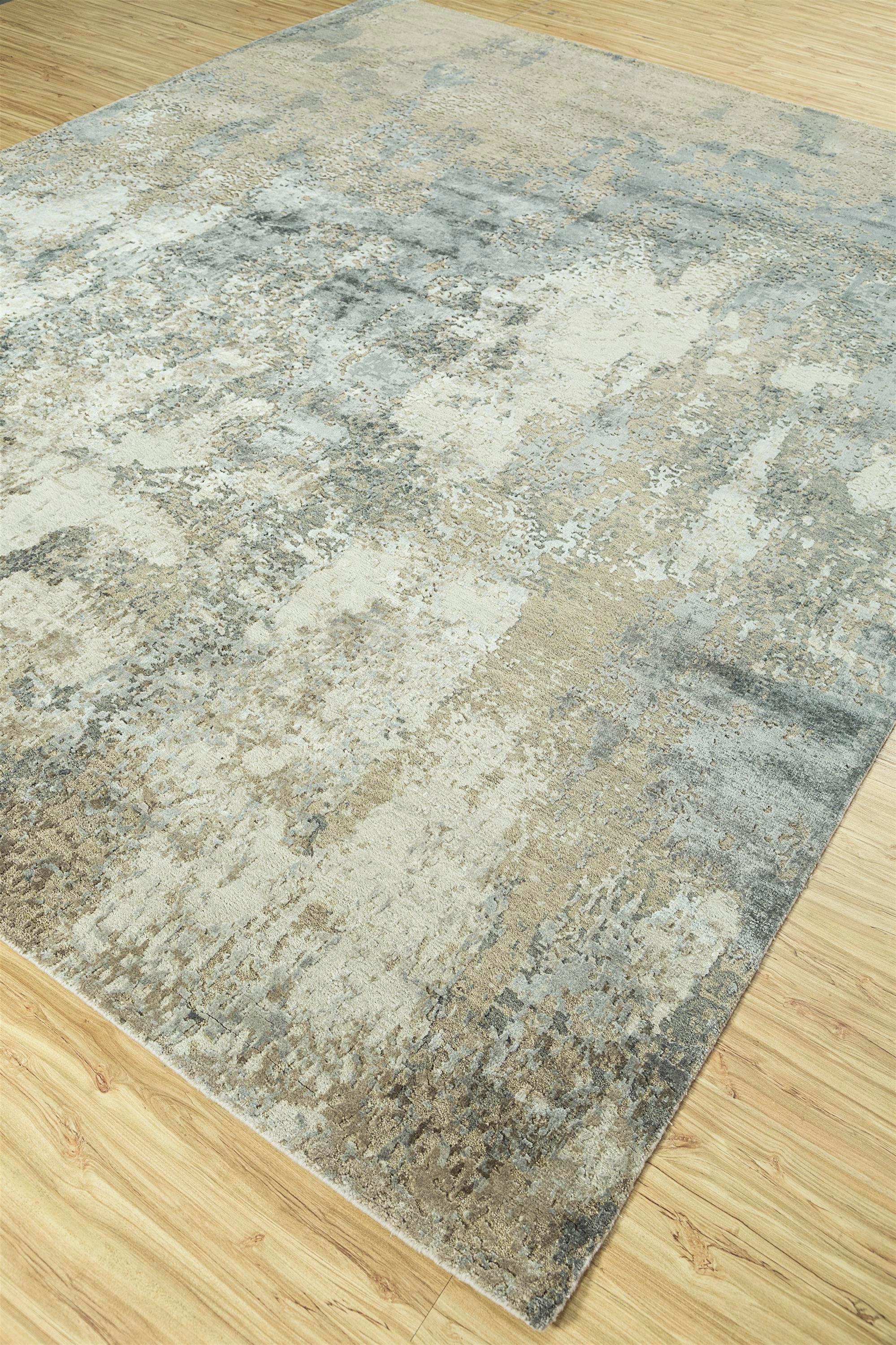 Opulent Whispers Antique White Liquorice Hand-Knotted Rug In New Condition For Sale In Milano, IT