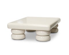 Opulento tavolo bianco da cocktail o da caffè Tables di Kouros Maghsoudi - Piano piatto