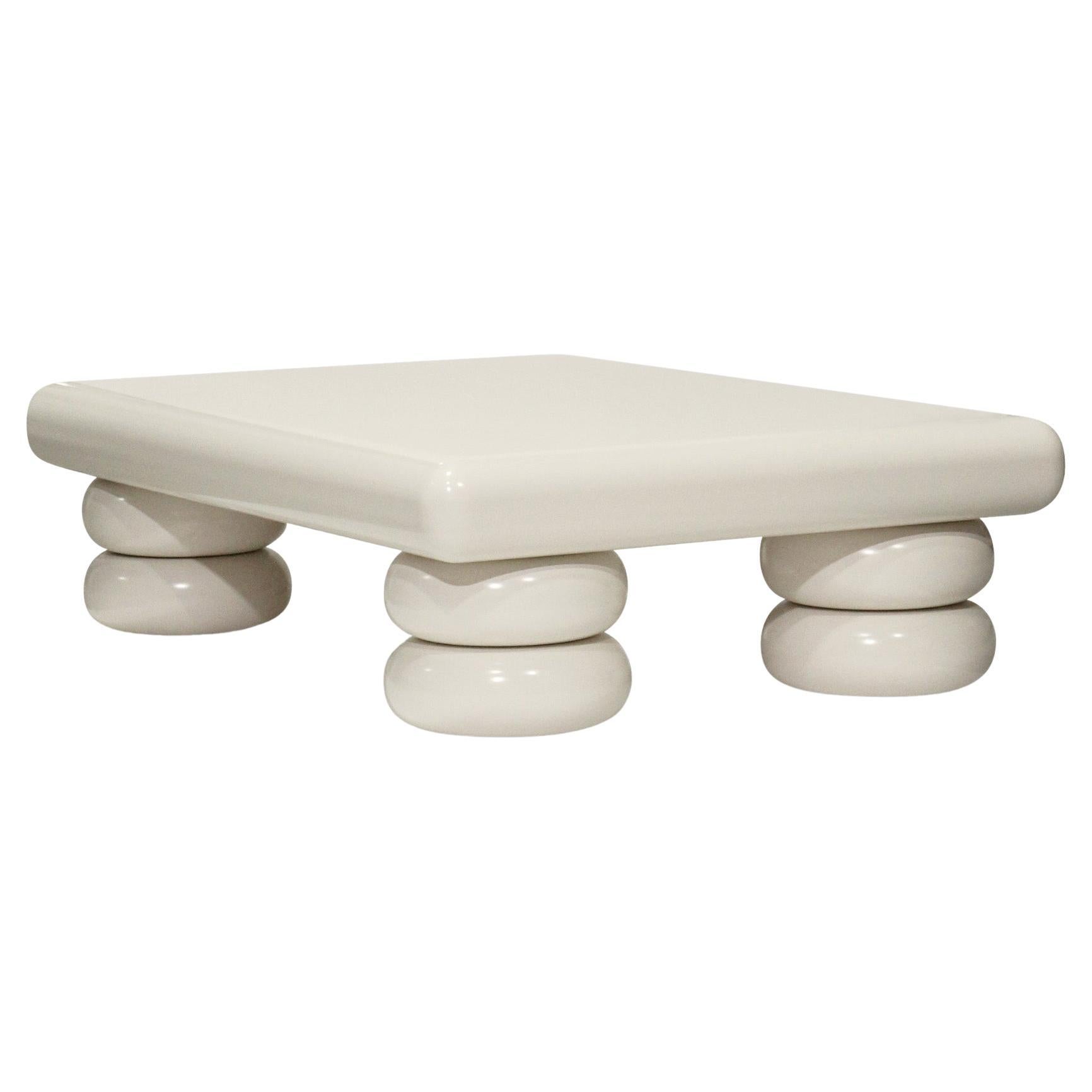 Opulente weißer Cocktail- oder Couchtisch mit flacher Platte von Kouros Maghsoudi im Angebot