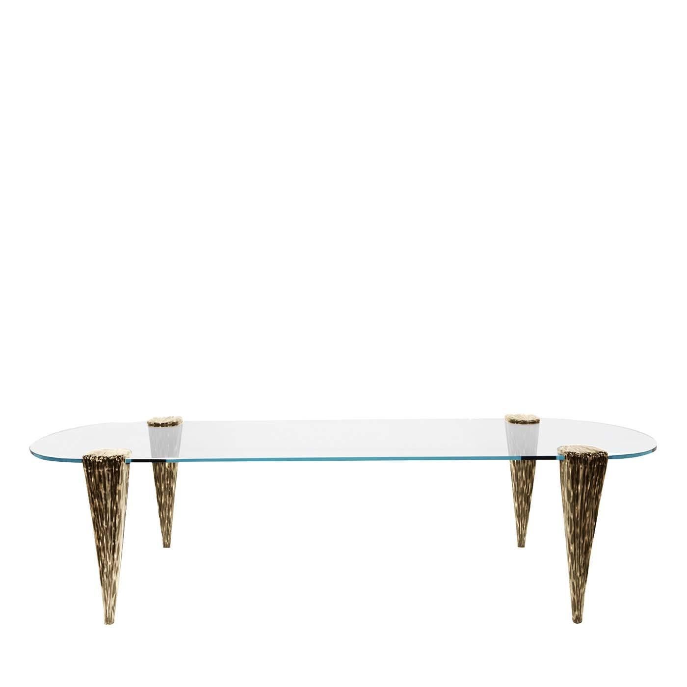Part of the Opus Futura collection, this glass table is a superb choice for a contemporary or eclectic dining room, where it will be at its best surrounded with the Opus Futura or the Opus Metallica chairs. Its unique silhouette comprises four