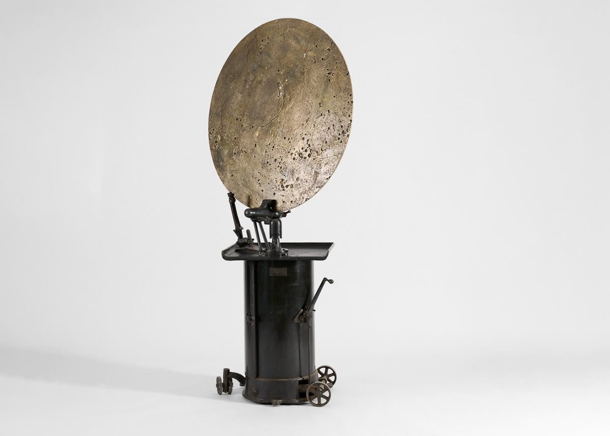 
Thierry Despont, noto soprattutto come architetto di grande successo, era anche un artista affermato. Nella sua pratica scultorea, quando non analizzava le creature più piccole e dettagliate del mondo naturale (come pesci o insetti), era al lavoro