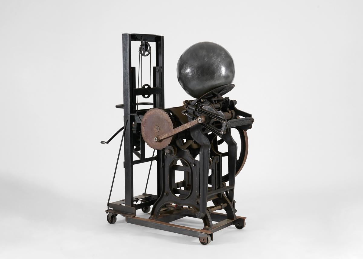 OR 08, Scultura meccanica con pressa e globo In condizioni buone in vendita a New York, NY
