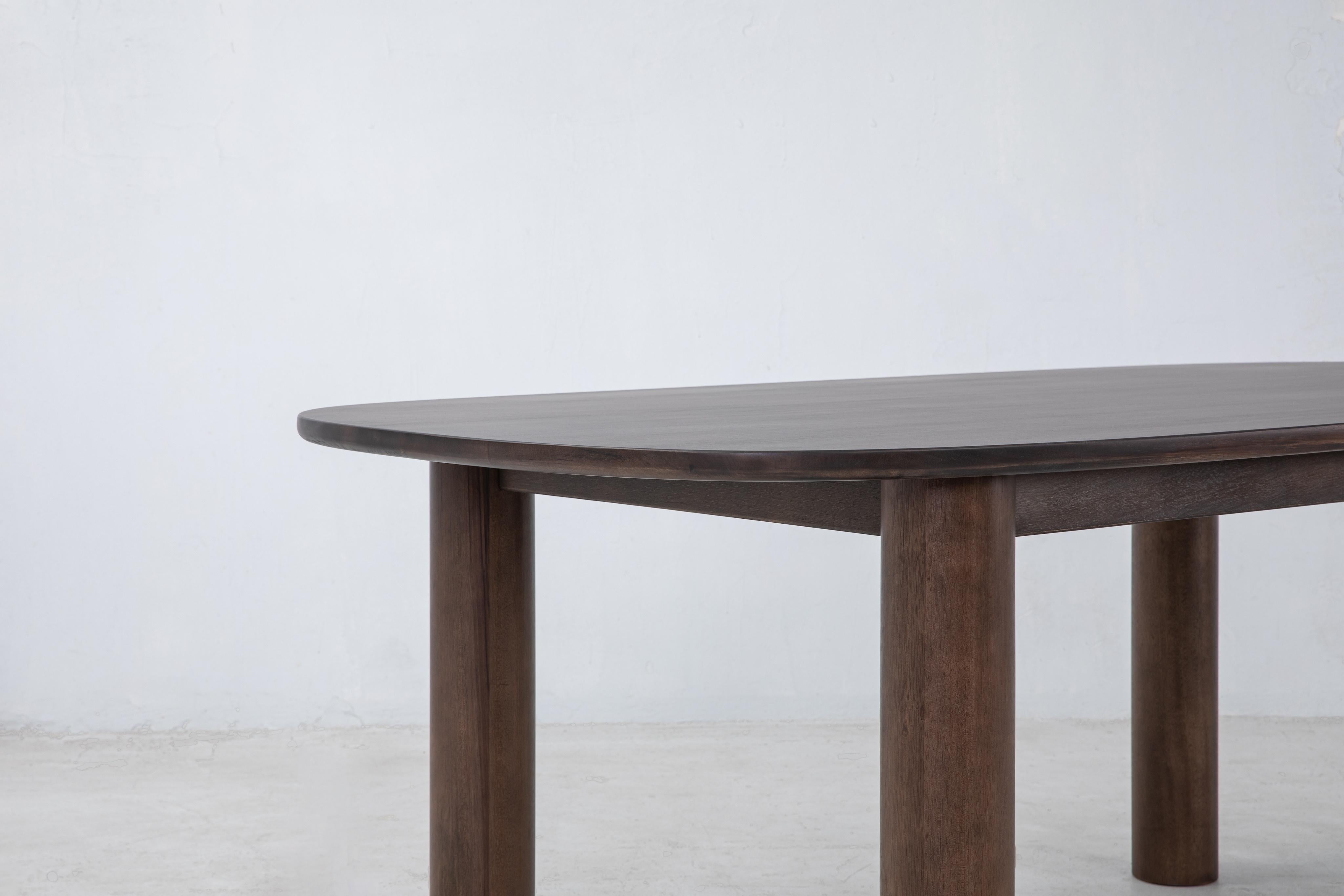 XXIe siècle et contemporain Table à manger Ora (76
