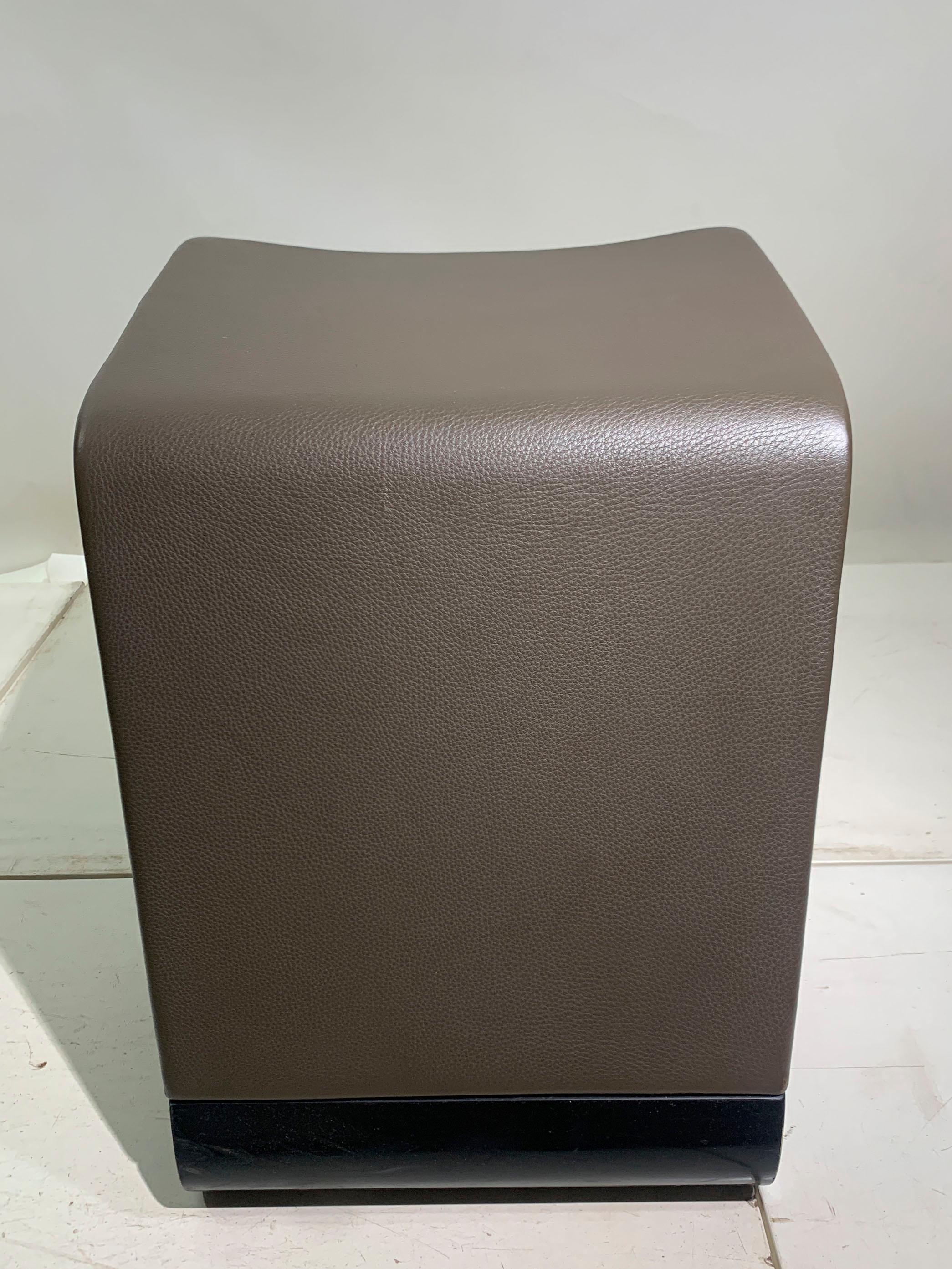 Fauteuil Ora-Gami avec repose-pieds conçu par Ora Ito pour Steiner Paris en vente 10