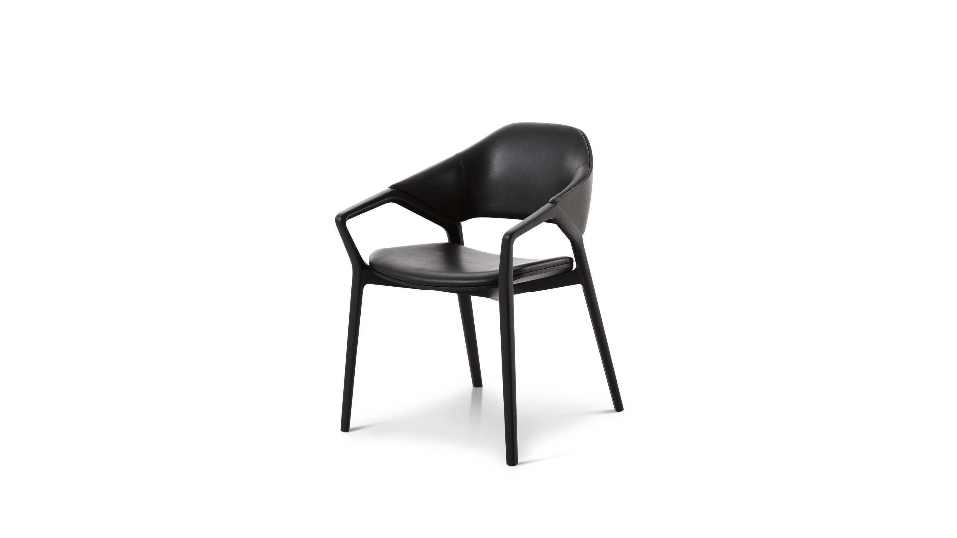 Ora Ito, Frassino Tinto Nero Ico Stuhl für Cassina

Der Ico Design Stuhl ist eine klare Hommage des Designers Ora ïto an die Geschichte von Cassina und insbesondere an den Stuhl 814 des Architekten Ico Parisi aus dem Jahr 1950. Seine Silhouette ist