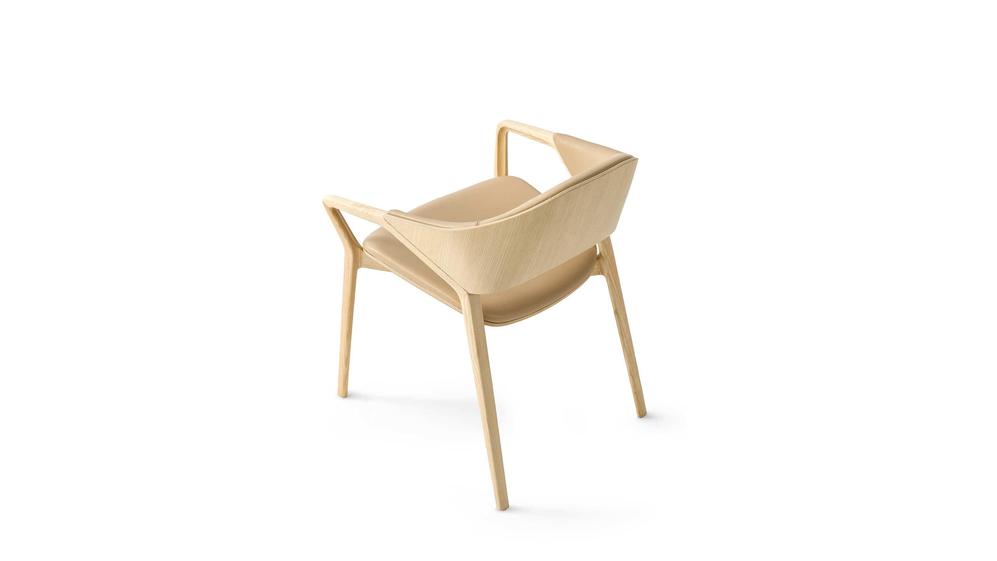 Ora Ïto, Natürliches Eschenholz Ico Design Stuhl für Cassina

PERFEKTE PASSFORM
Der Ico Design Stuhl ist eine klare Hommage des Designers Ora ïto an die Geschichte von Cassina und insbesondere an den Stuhl 814 des Architekten Ico Parisi aus dem Jahr