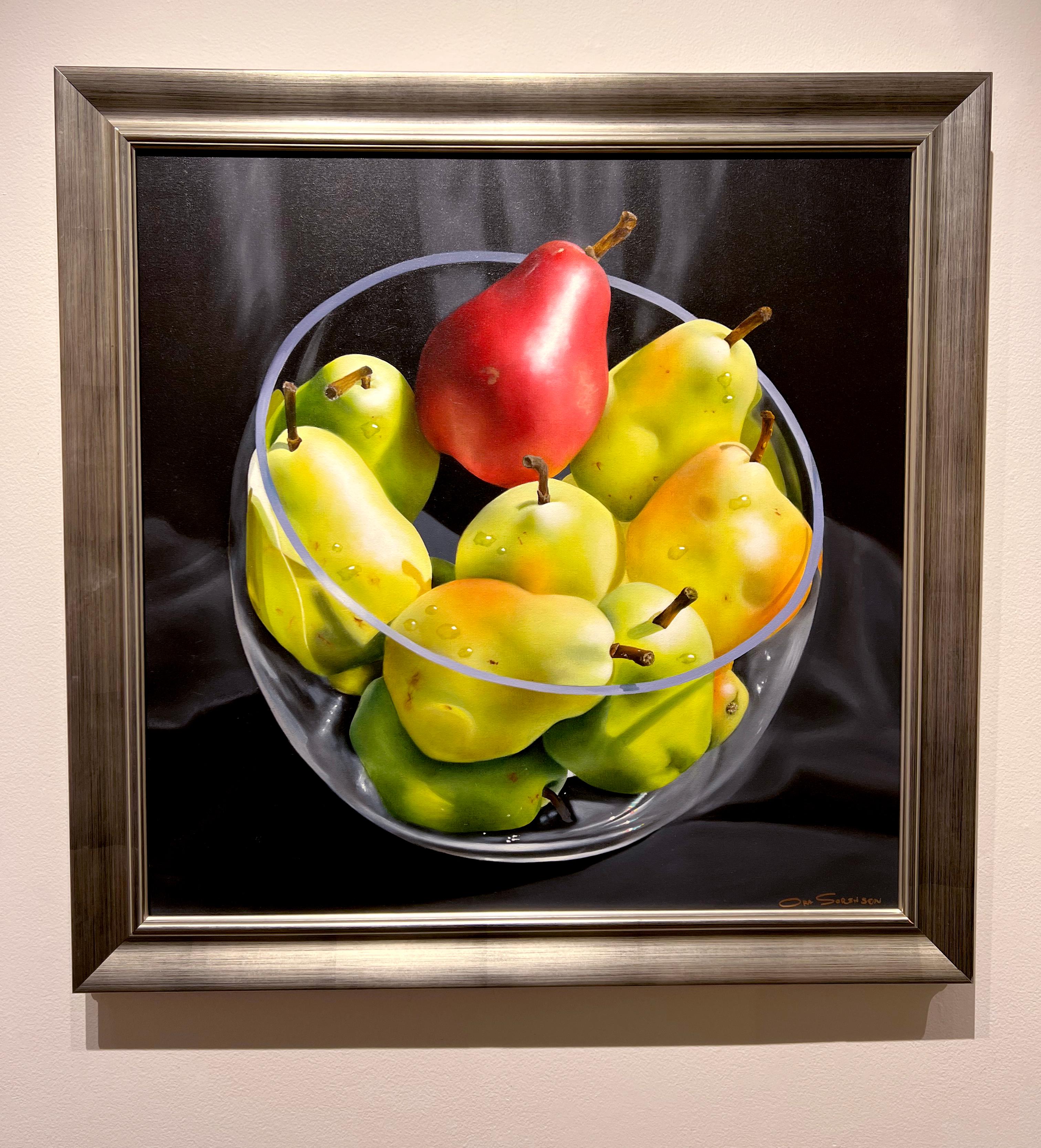 Ora Sorensen, « Une poire rouge », peinture à l'huile sur toile - Bol à fruits 30x30  en vente 1