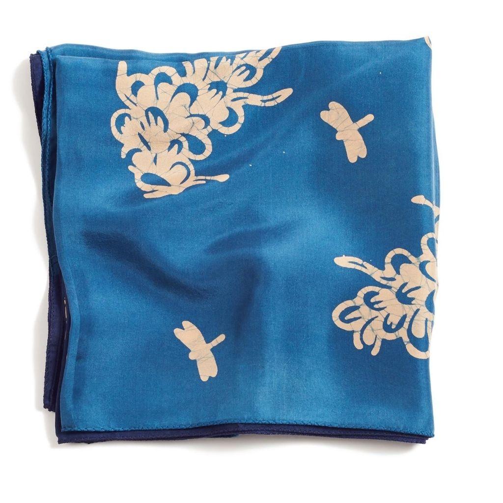 Custom design by Studio variously, ORAA  is a classic silk scarf can be very well used as a scarf or a wrap. It is made by master shibori artisans in India.

A sustainable design brand based out of Michigan, Studio Variously exclusively collaborates