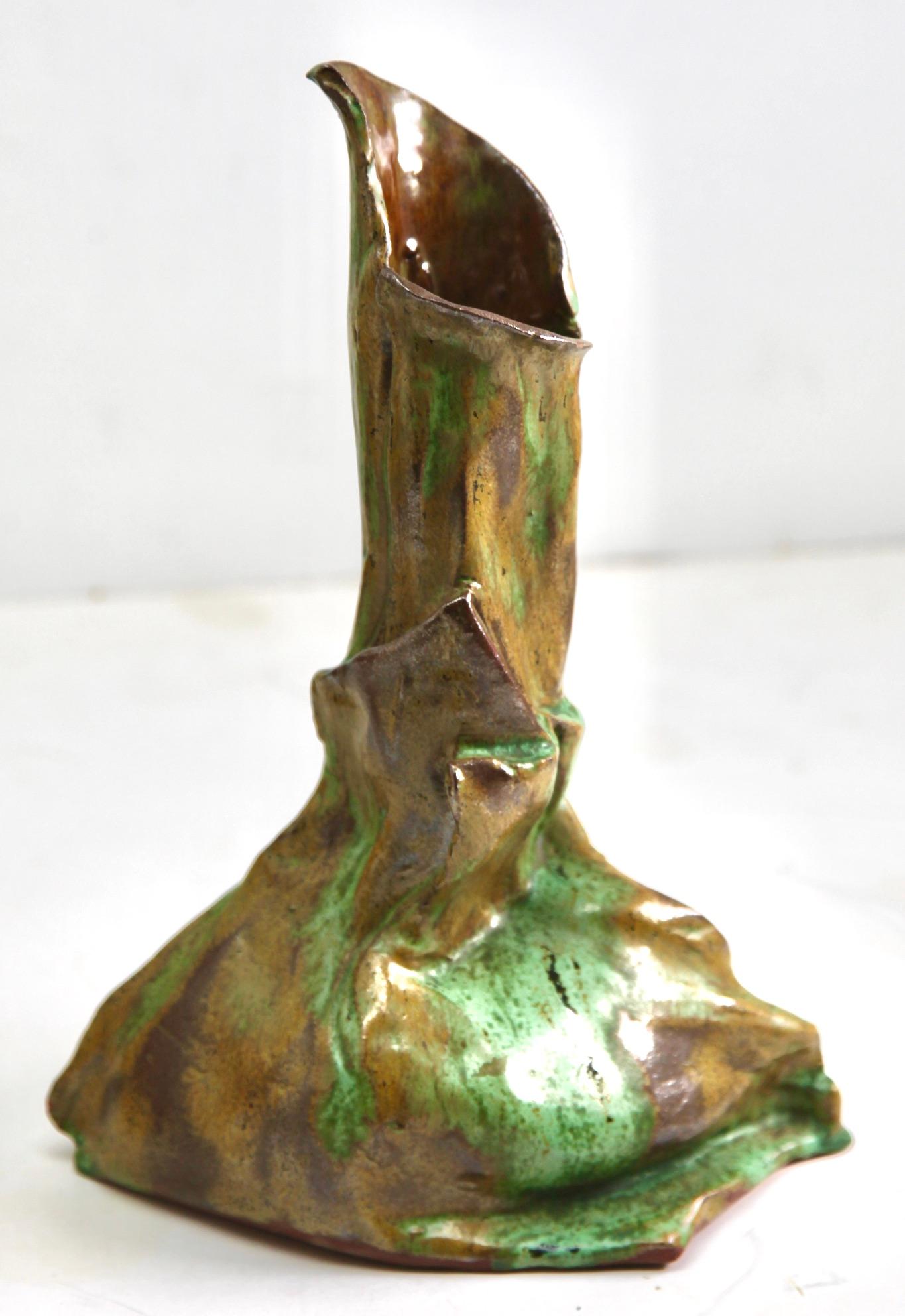 Vase en céramique française, vase-pichet, France, vers 1930
faïence artisanale et émaillée avec des nervures horizontales.
Belle glaçure dans des teintes brunes et vertes
Parfait état.

Nous sommes spécialisés dans les luminaires Art Nouveau,