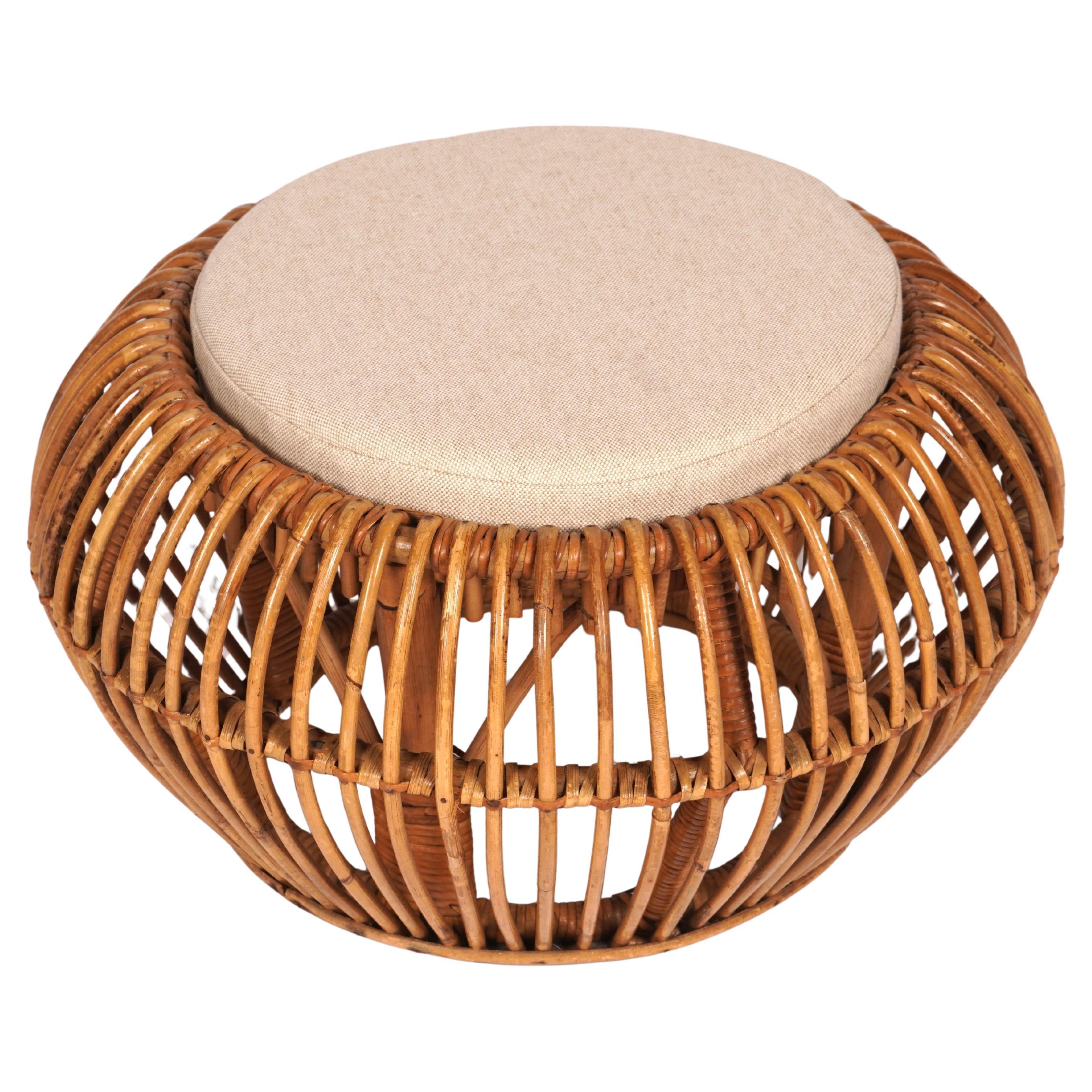 Oragnic Moderner Rattan-Ottoman aus Rattan mit Kisseneinsatz  um 1960