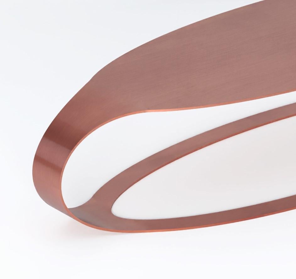 Table basse Oral par spHaus
Conçu par Filippo Dell'Orto
Dimensions : D 48 x L 160 x H 25,5 cm.
MATERIAL : Cuivre brossé, aluminium.

I.L.A est une table basse elliptique destinée à un usage intérieur et extérieur. Sa forme magnifique et élégante