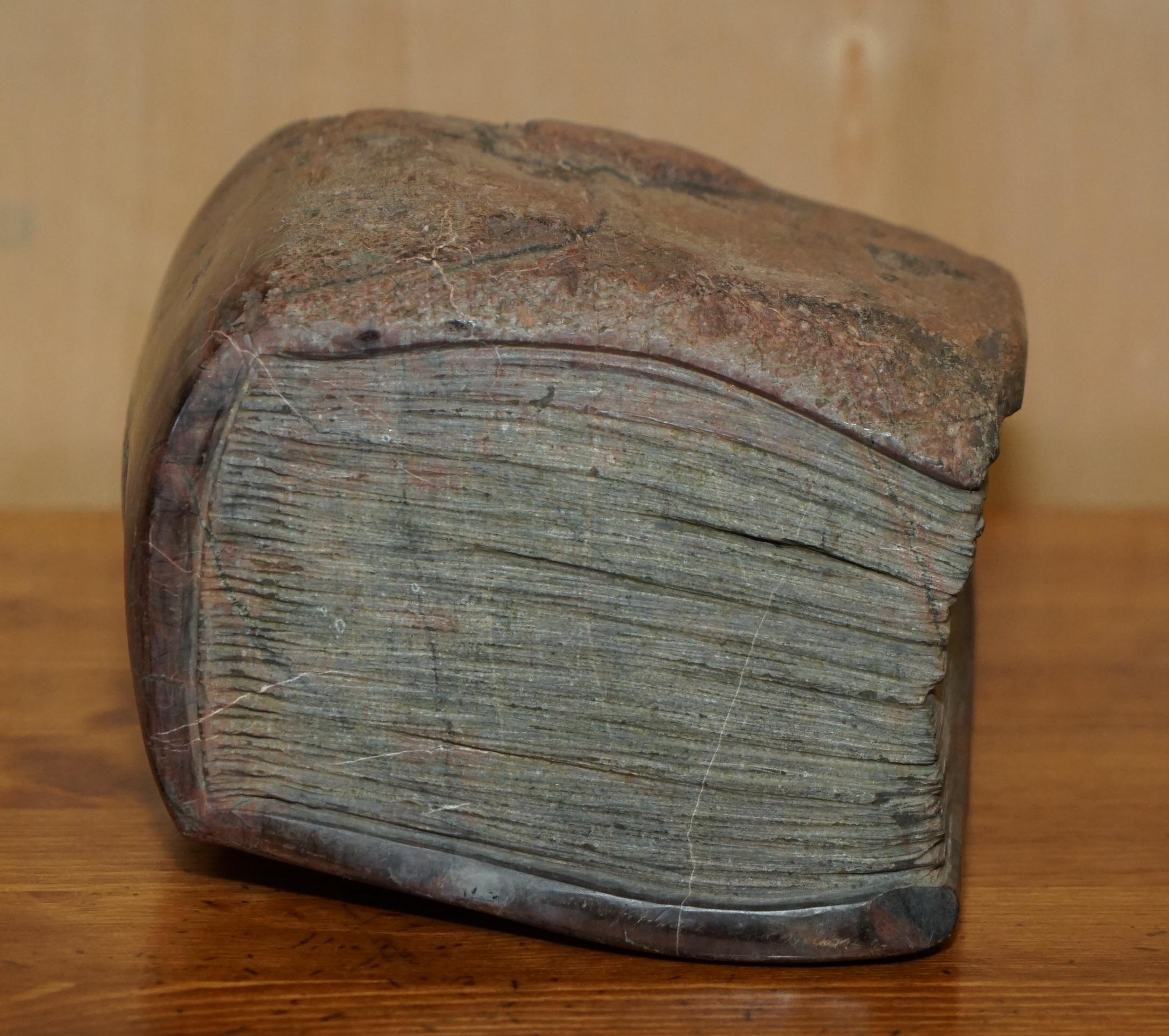 LIBRO ANTIGUO DE BIBLIOTECA TALLADO EN ROCA PARTE DE UN GRAN SUiTE en venta 3