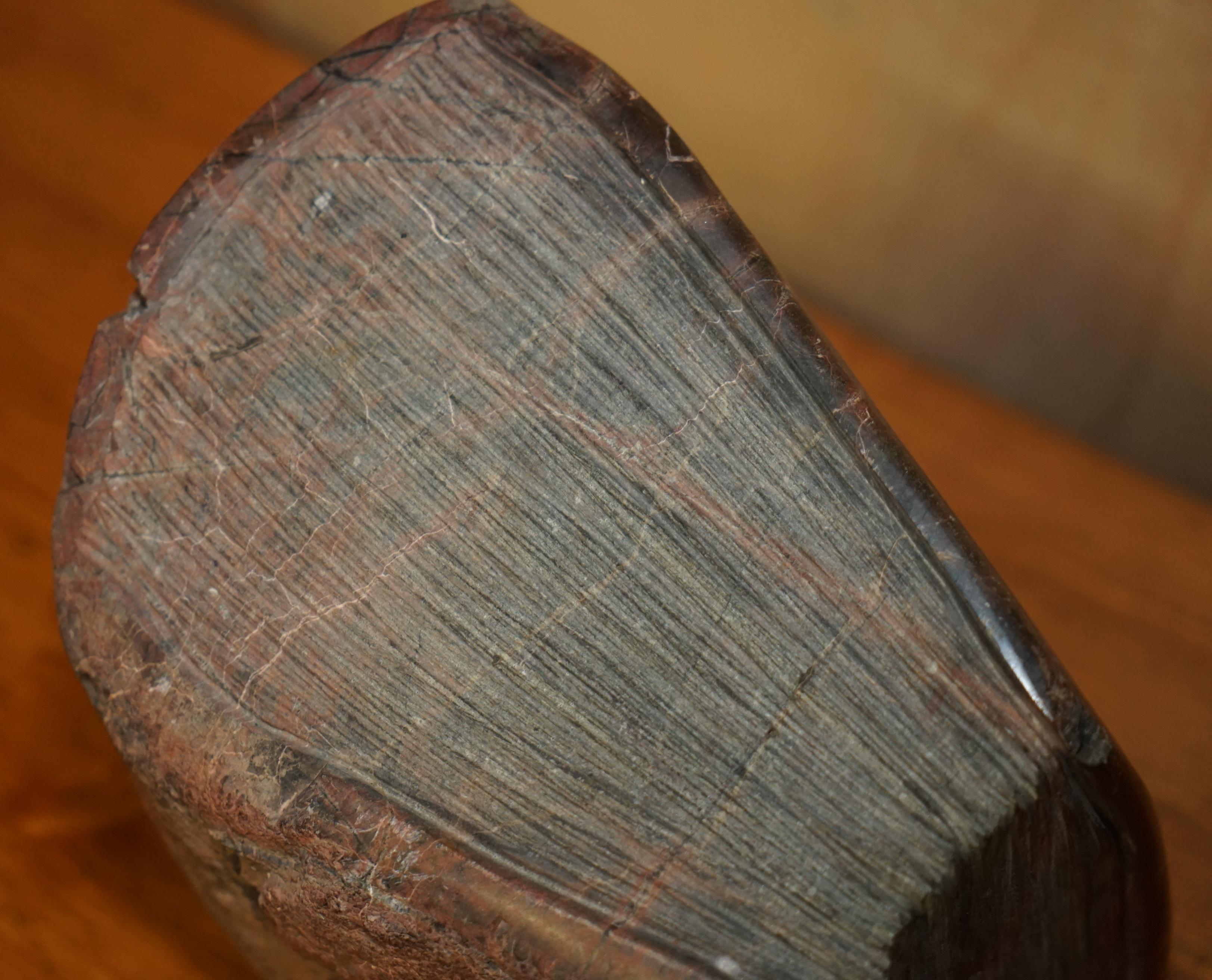 LIBRO ANTIGUO DE BIBLIOTECA TALLADO EN ROCA PARTE DE UN GRAN SUiTE Tallado a mano en venta
