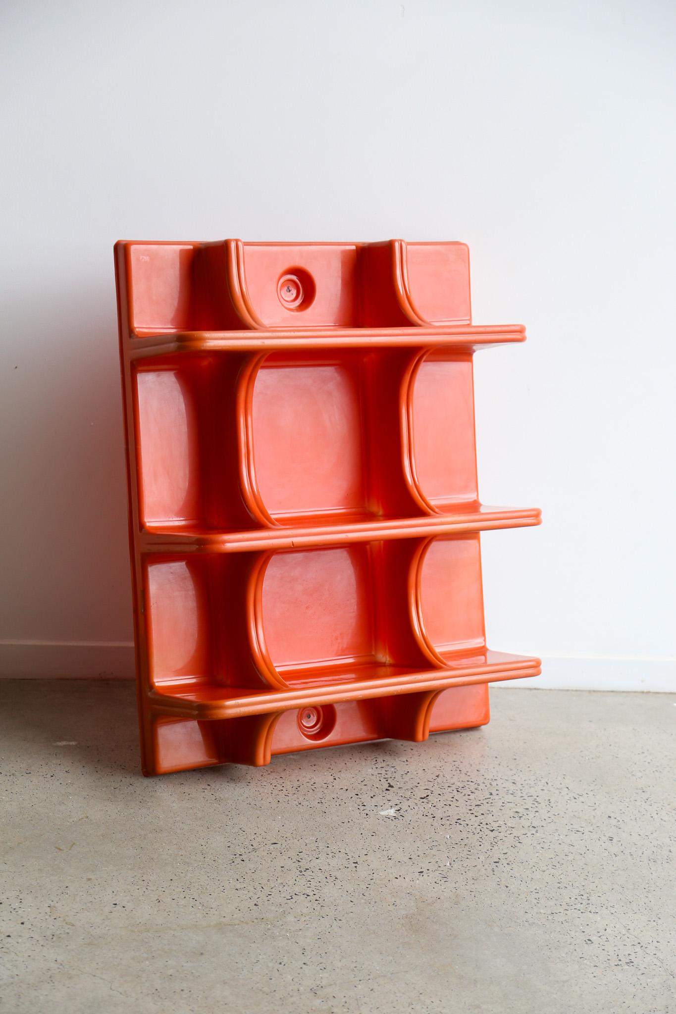 Plastique organiser mural en plastique orange  1970s en vente