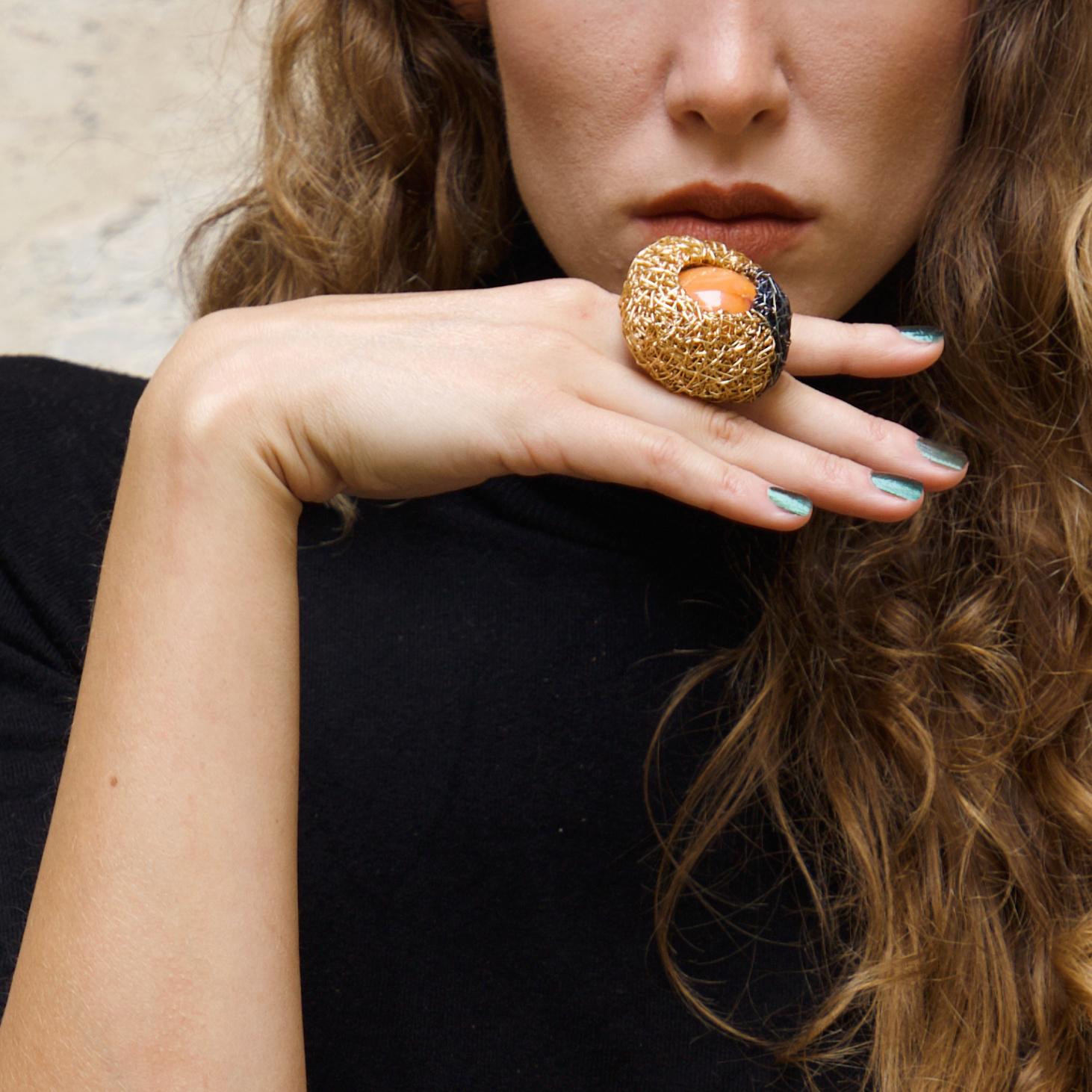 Anello da cocktail in agata arancione, colorato e arzigogolato, unico nel suo genere in vendita 10