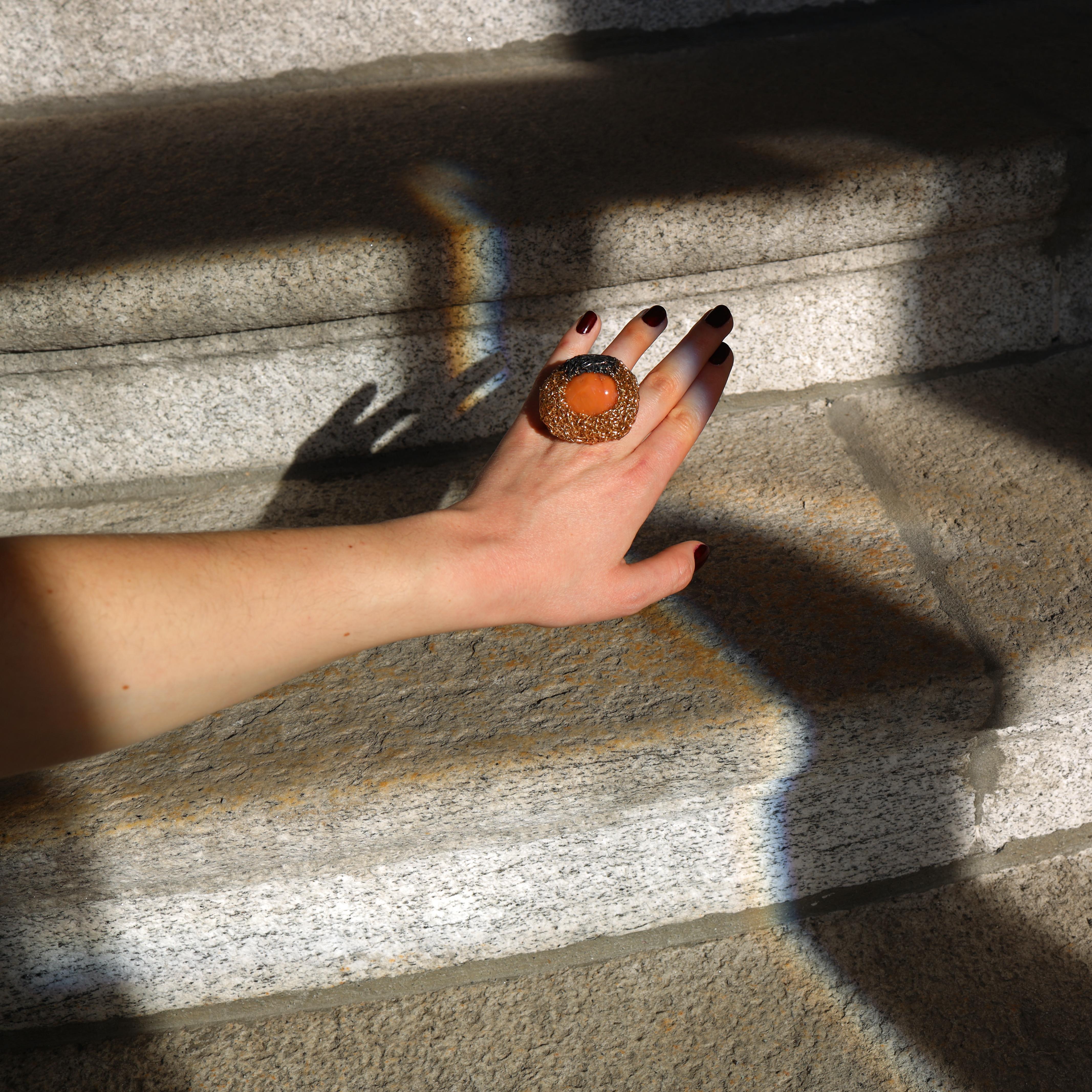 Anello da cocktail in agata arancione, colorato e arzigogolato, unico nel suo genere in vendita 1