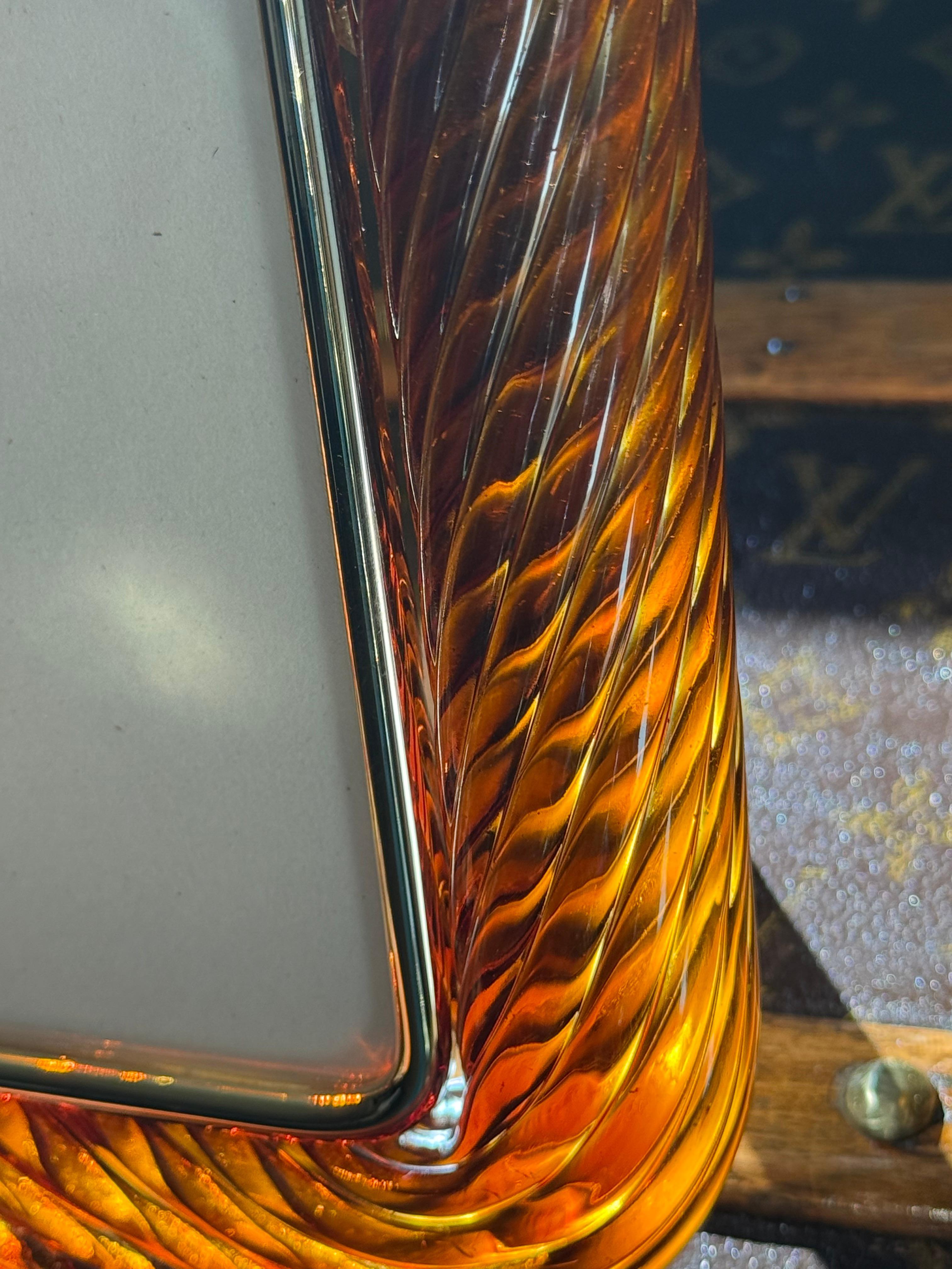 Marco de fotos naranja ámbar dorado trenzado de cristal de Murano y latón Hecho a mano en venta