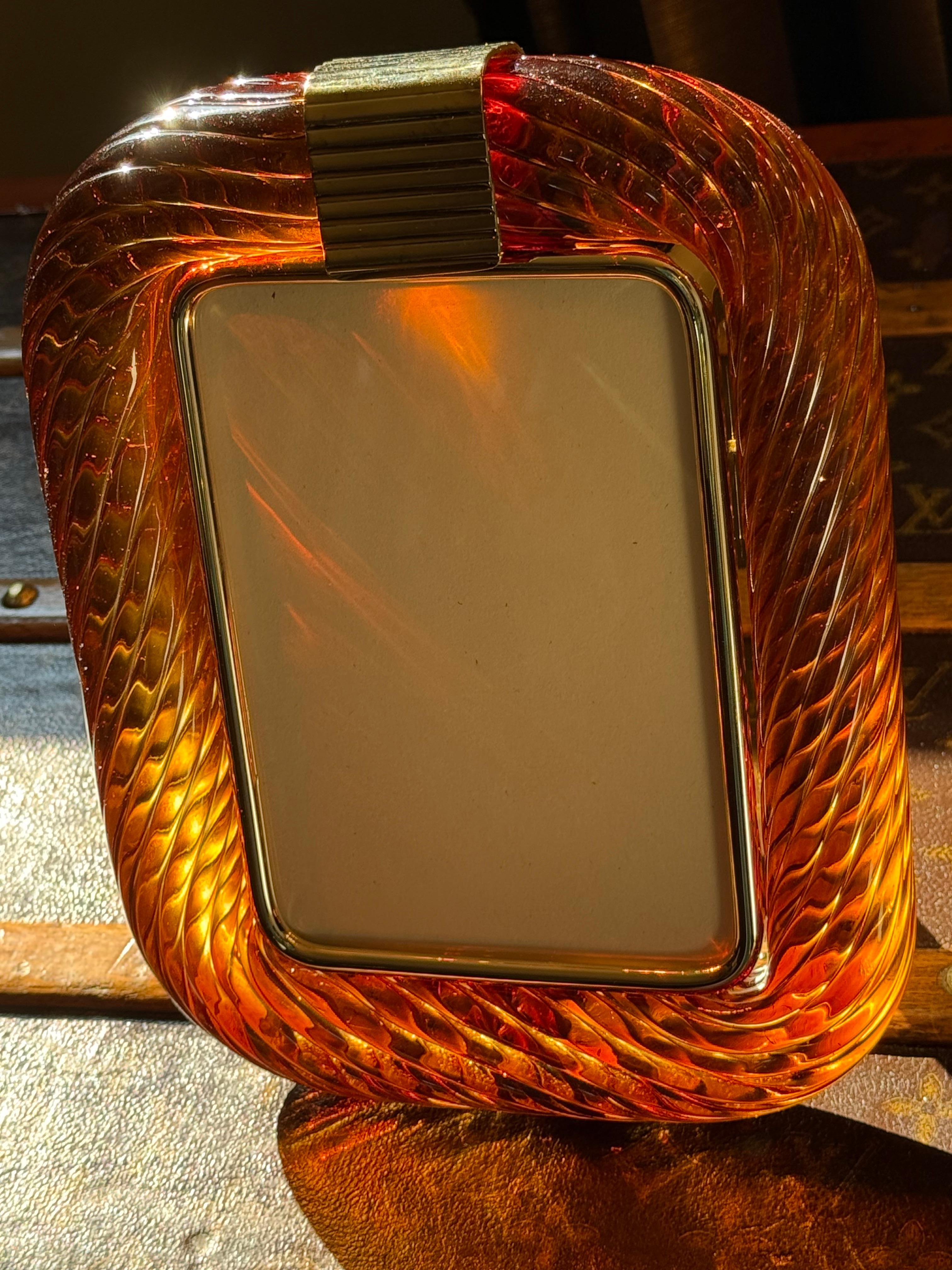 Marco de fotos naranja ámbar dorado trenzado de cristal de Murano y latón en Excelente estado para la venta en Saint-Ouen, FR