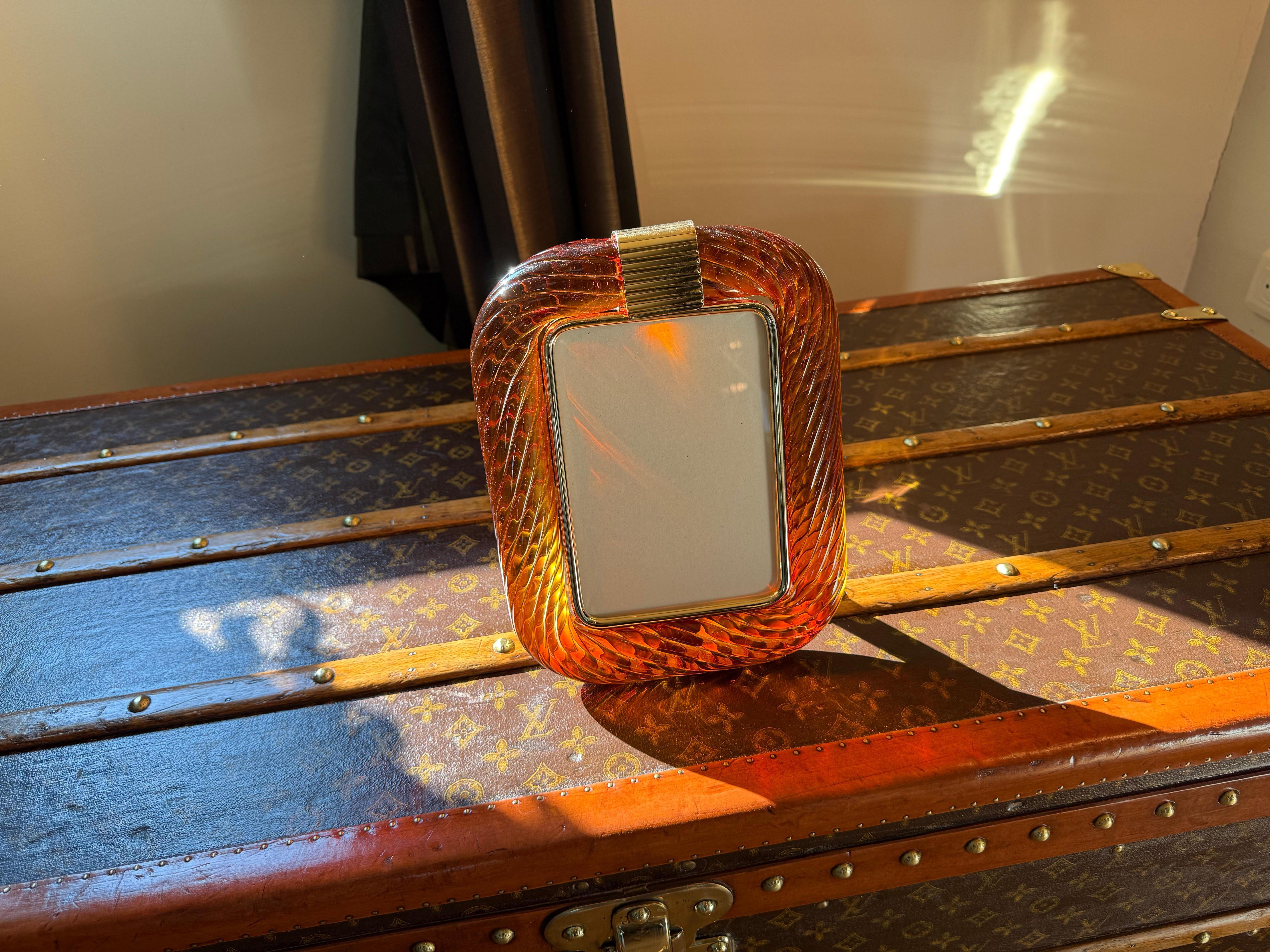 Marco de fotos naranja ámbar dorado trenzado de cristal de Murano y latón en venta 1