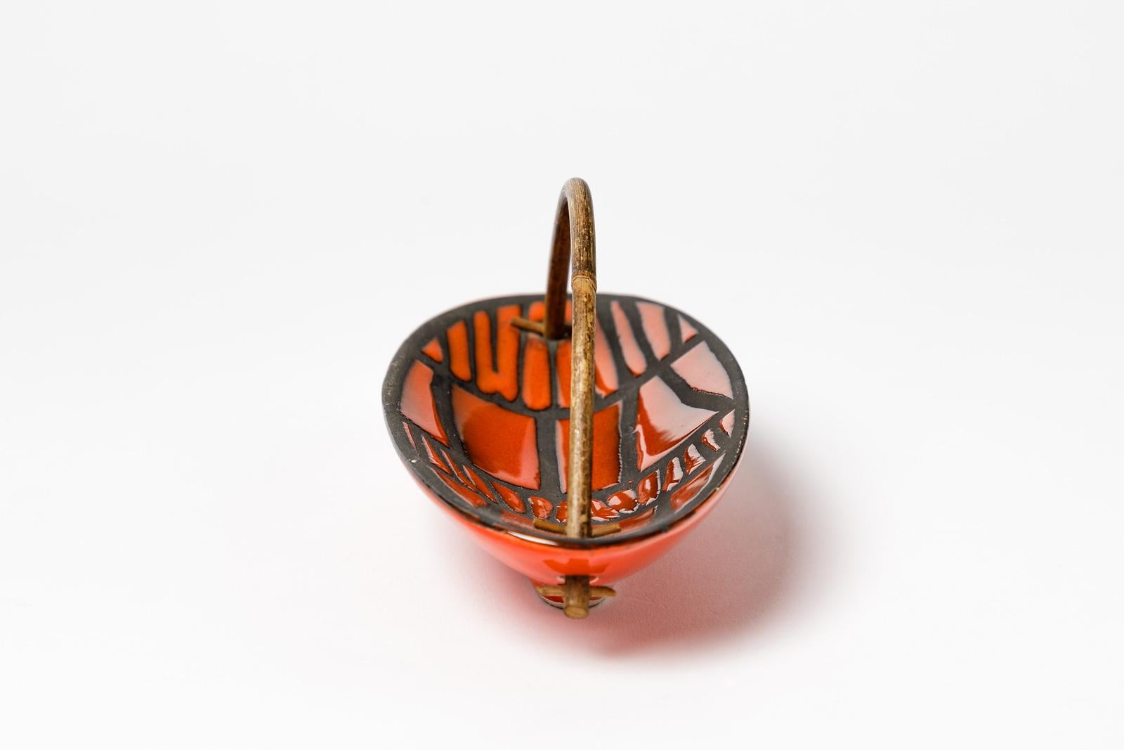 Roger Capron

Mid-20th century ceramic cup with orange and black ceramic glaze color

excellent original conditions

signed under the base

Dimension: 10 x 17.5 x 8cm.