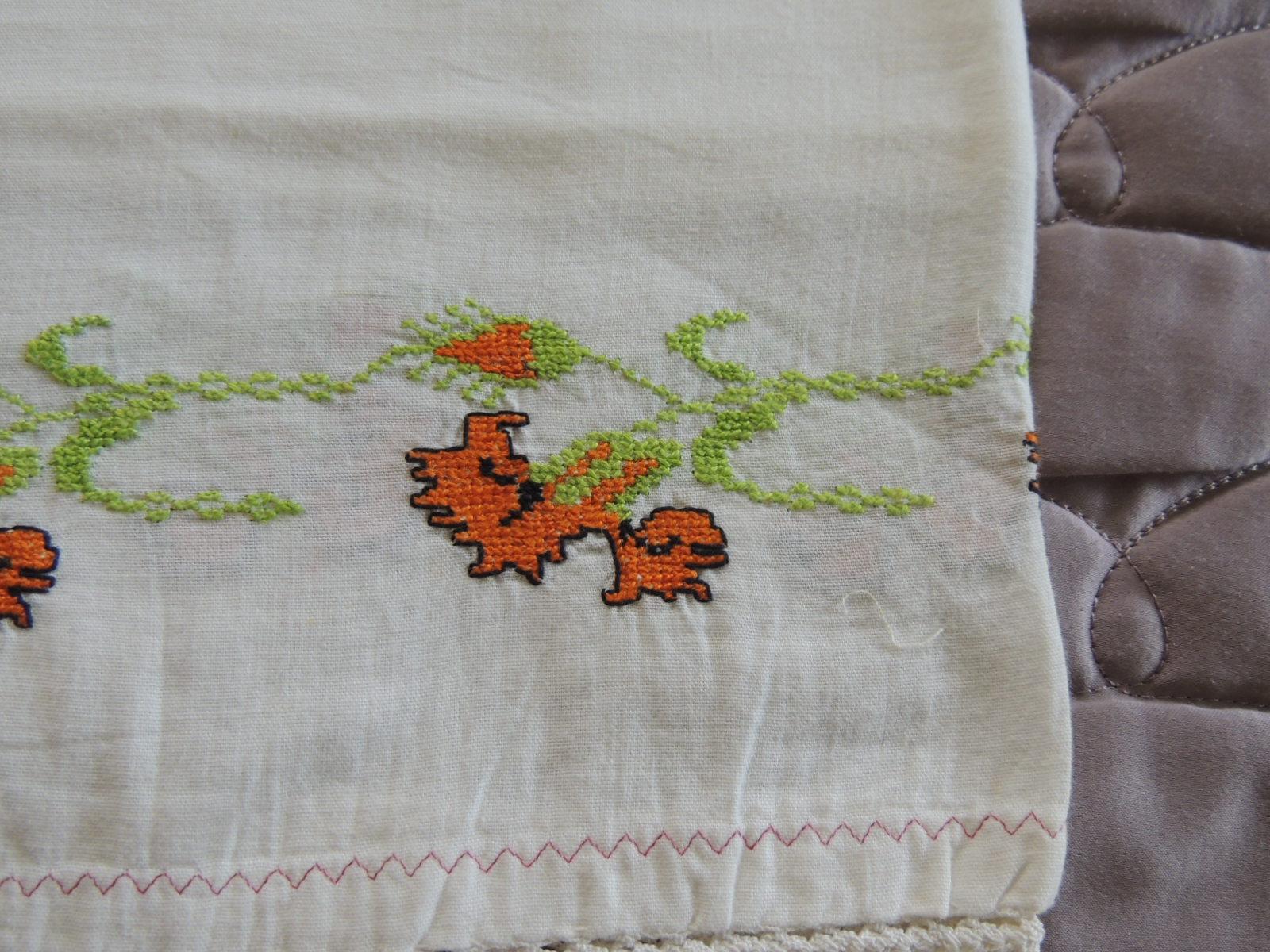 Orange and black floral embroidered case with small crochet trim.
White cotton case.
Ideal as a pillow by cutting the embroidery and using it as a border.
Size: 16.5