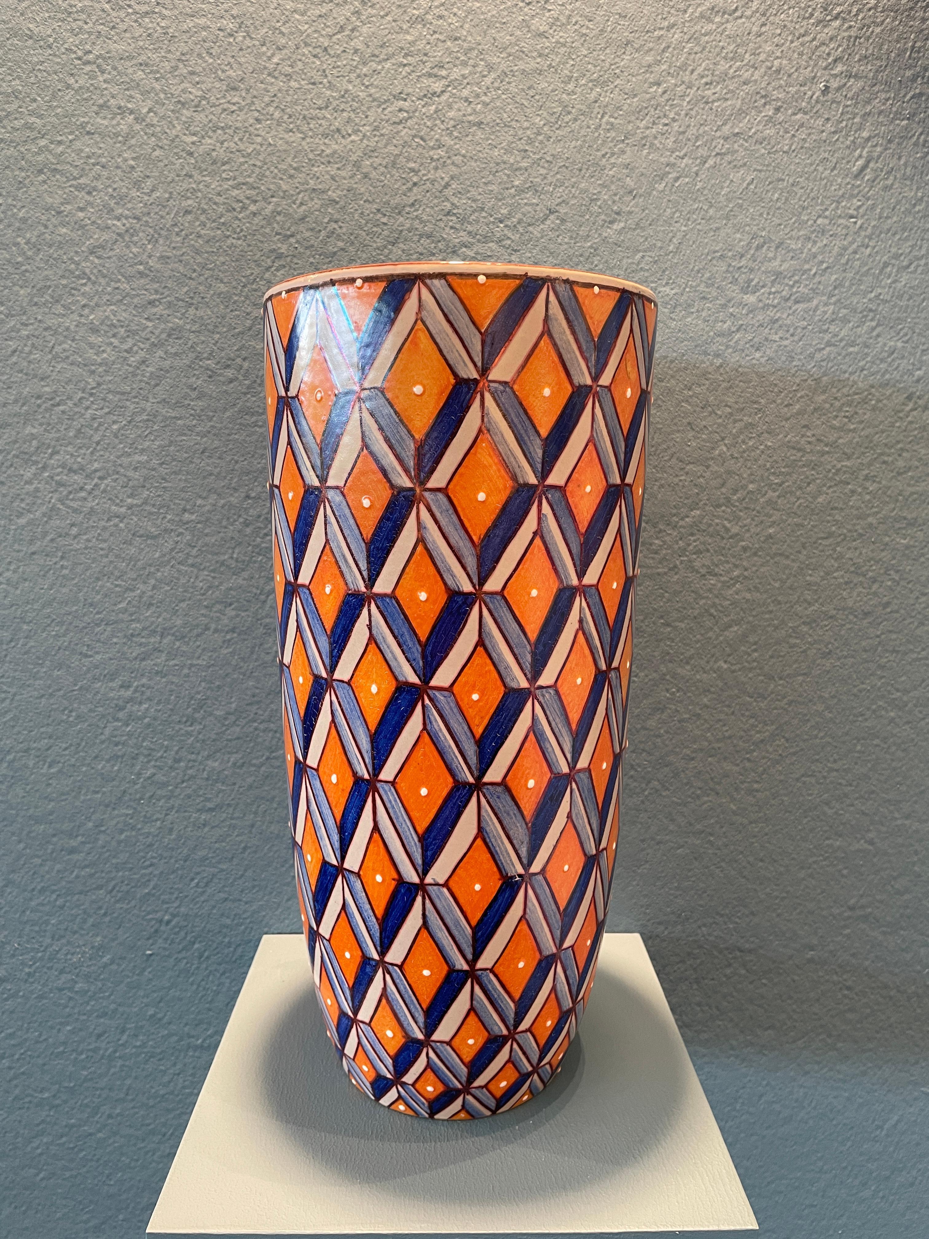 Renaissance Vase en céramique orange et bleu peint à la main en majolique Italie Contemporary en vente