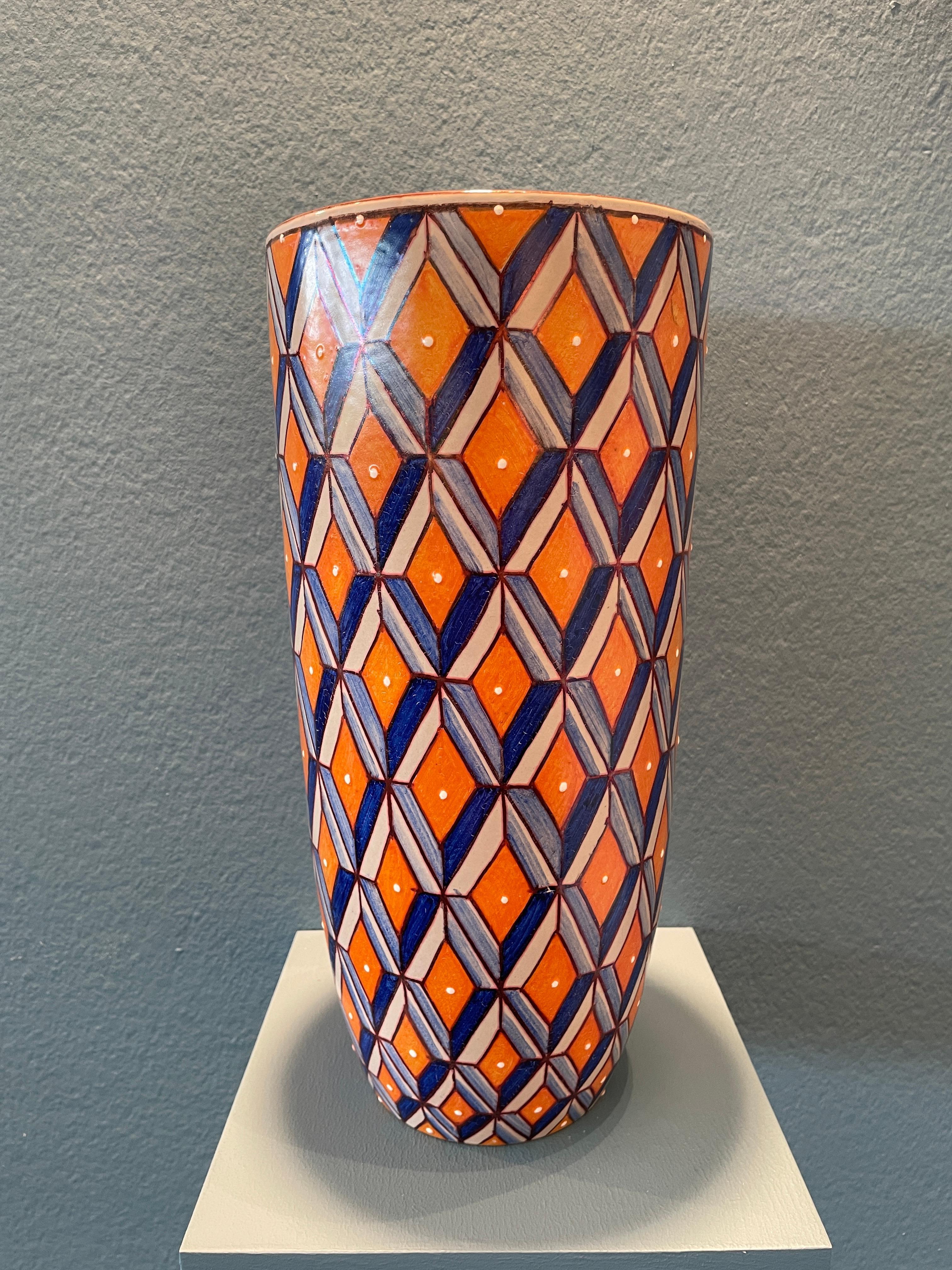 italien Vase en céramique orange et bleu peint à la main en majolique Italie Contemporary en vente