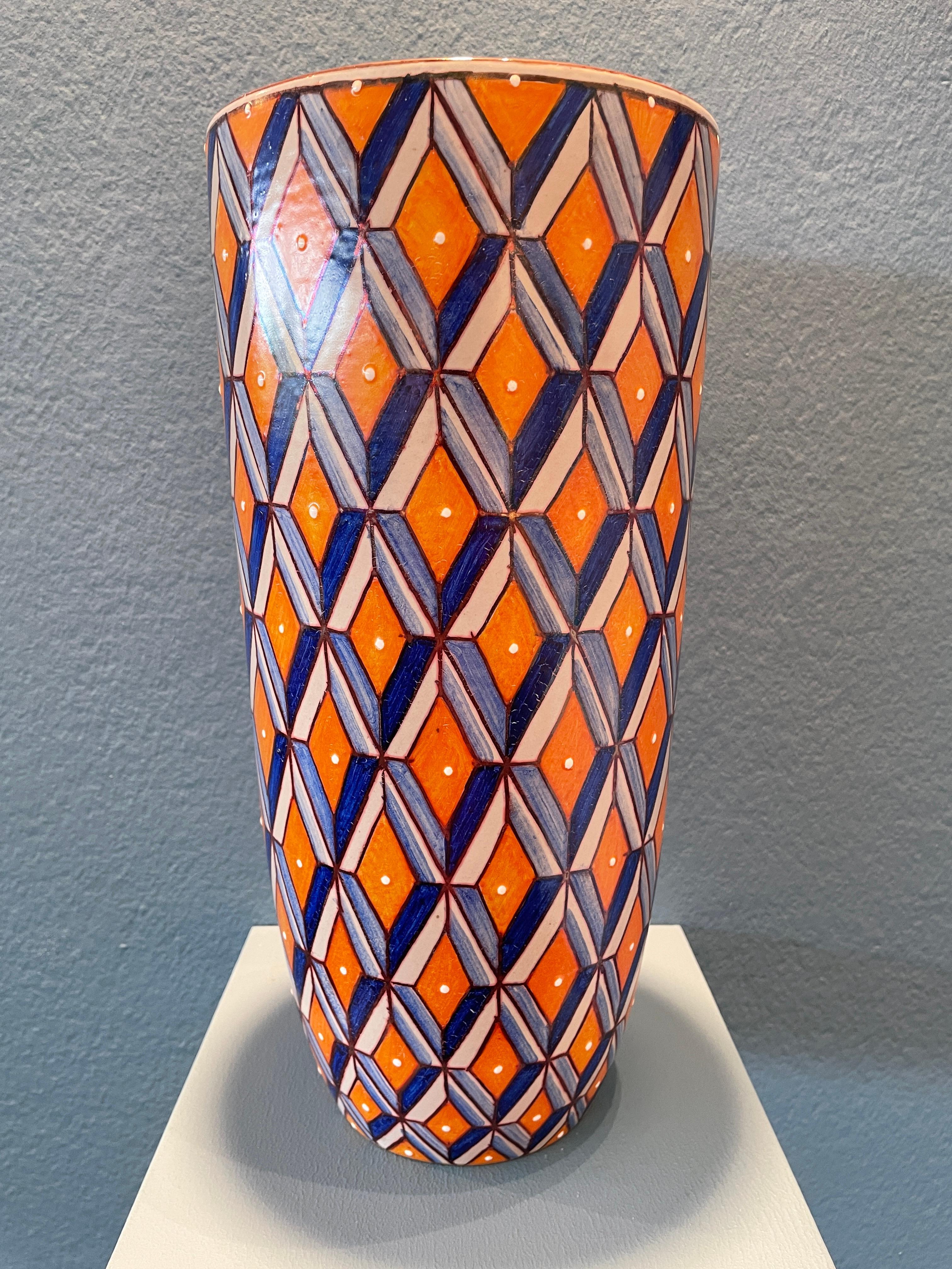 Céramique Vase en céramique orange et bleu peint à la main en majolique Italie Contemporary en vente