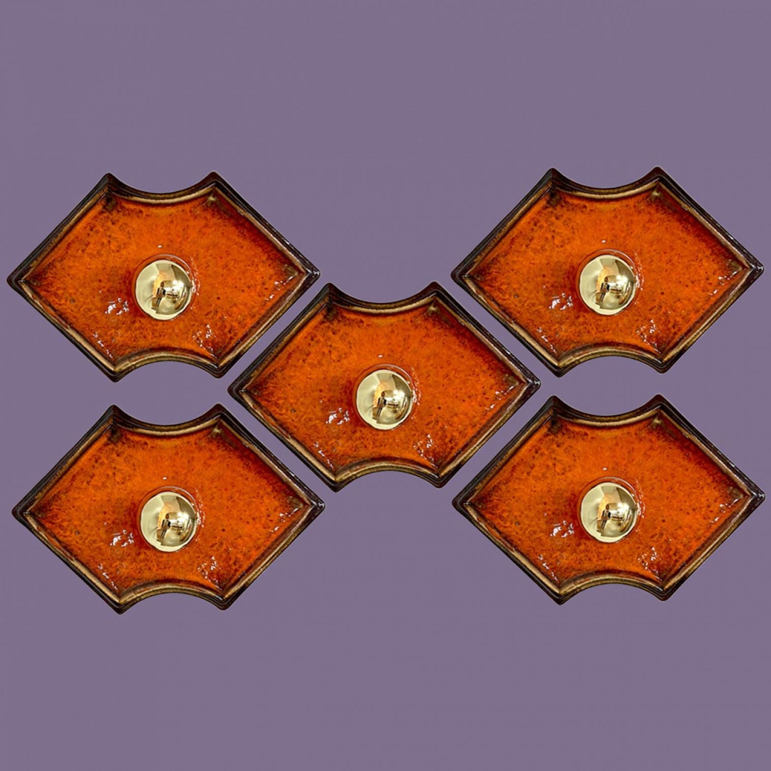Orangefarbene und braune keramische Wandleuchten/Flush Mounts Keramik, Deutschland, 1960er Jahre im Zustand „Gut“ im Angebot in Rijssen, NL