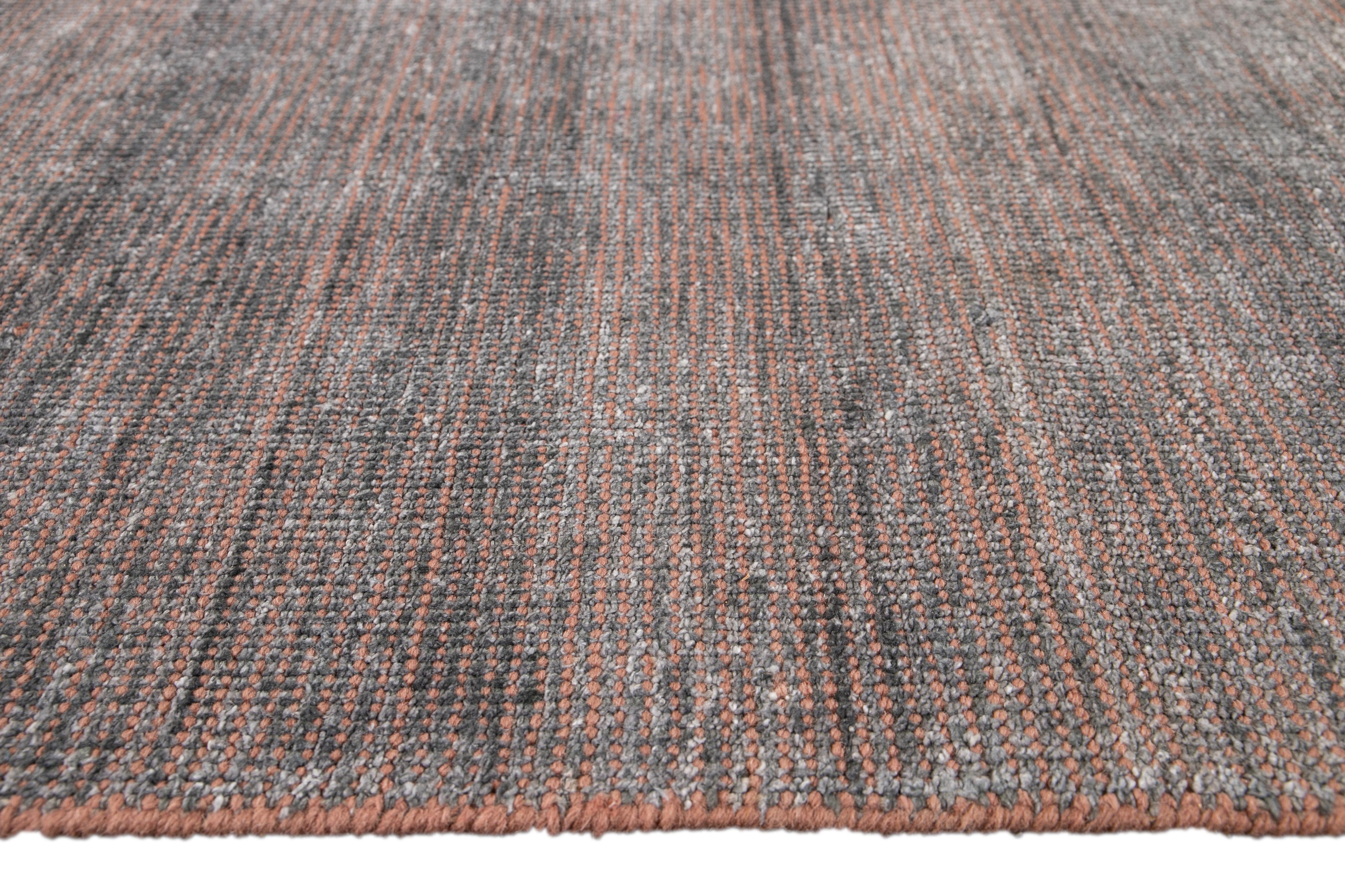 Moderner Bambus/Seide-Boho-Teppich von Boho in Orange und Grau, handgefertigt im Angebot 3