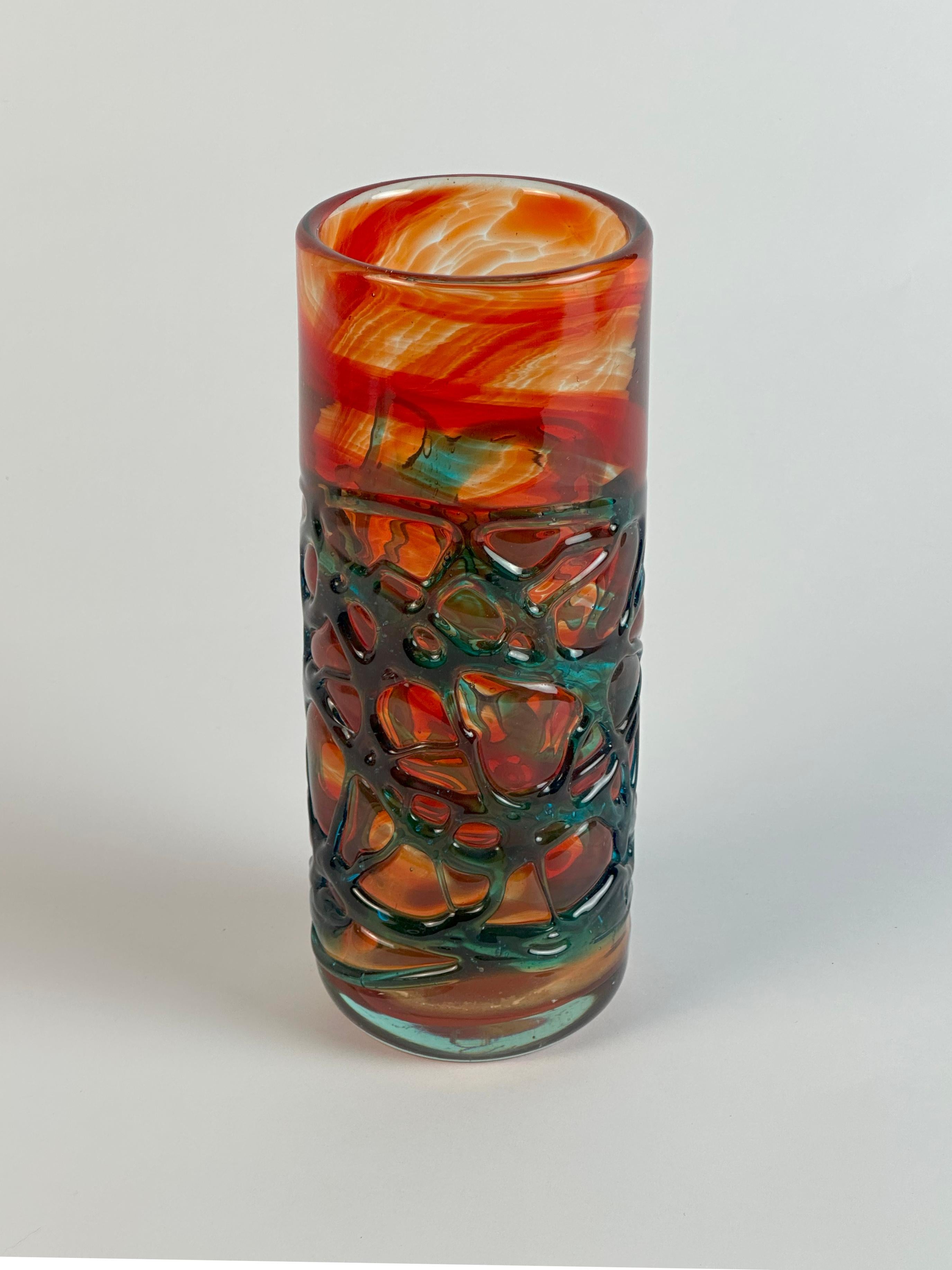 Postmoderne Vase en verre d'art orange et vert de Mdina vers 1980 en vente